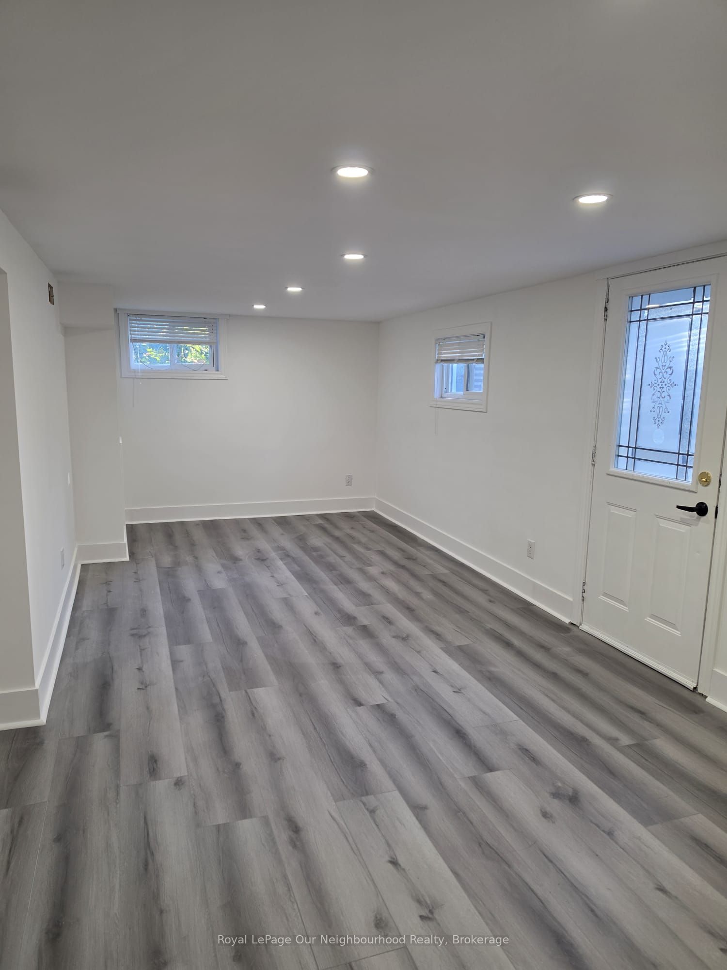 44 Elgin Street N Property Photo 8