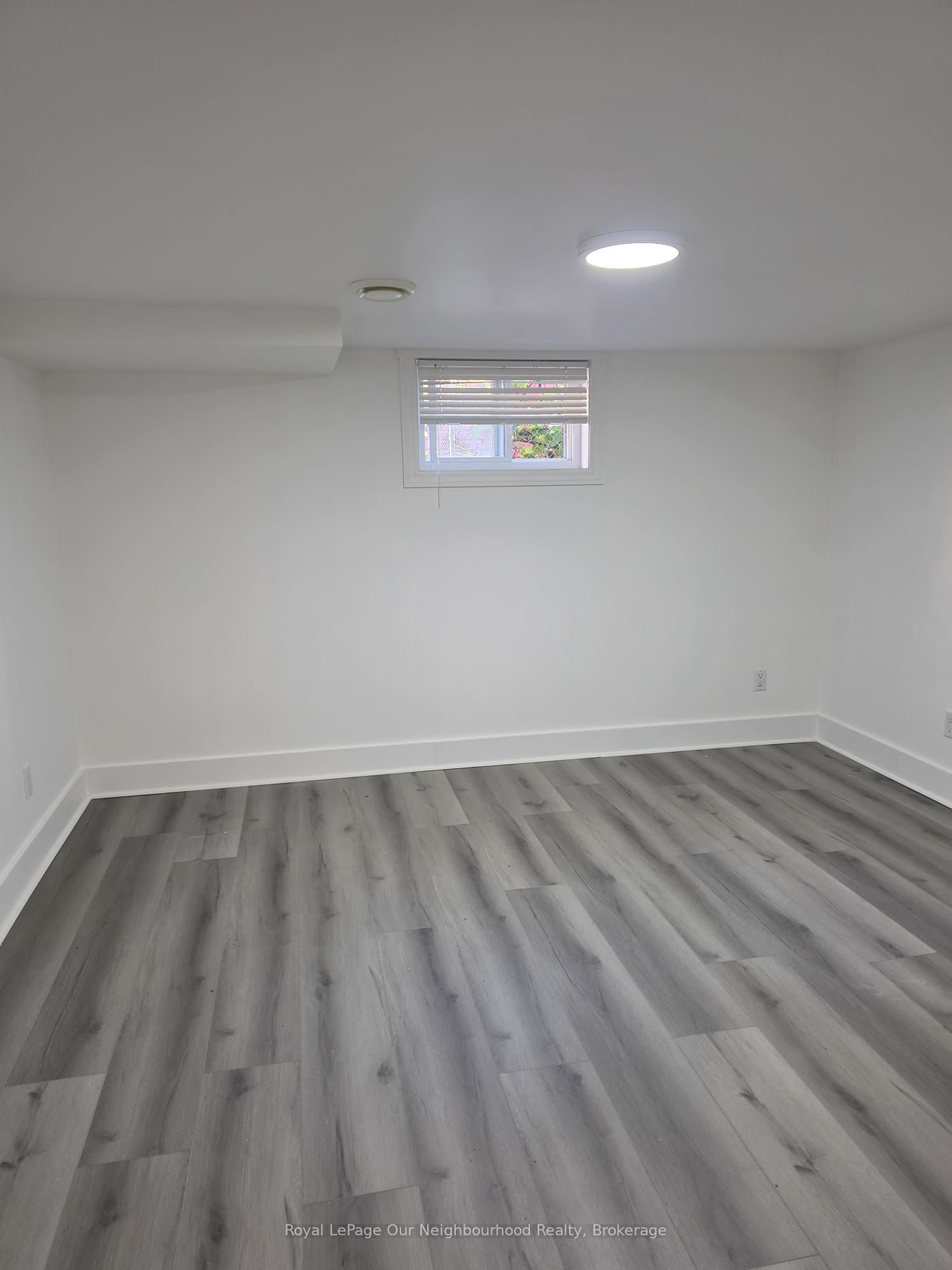 44 Elgin Street N Property Photo 11