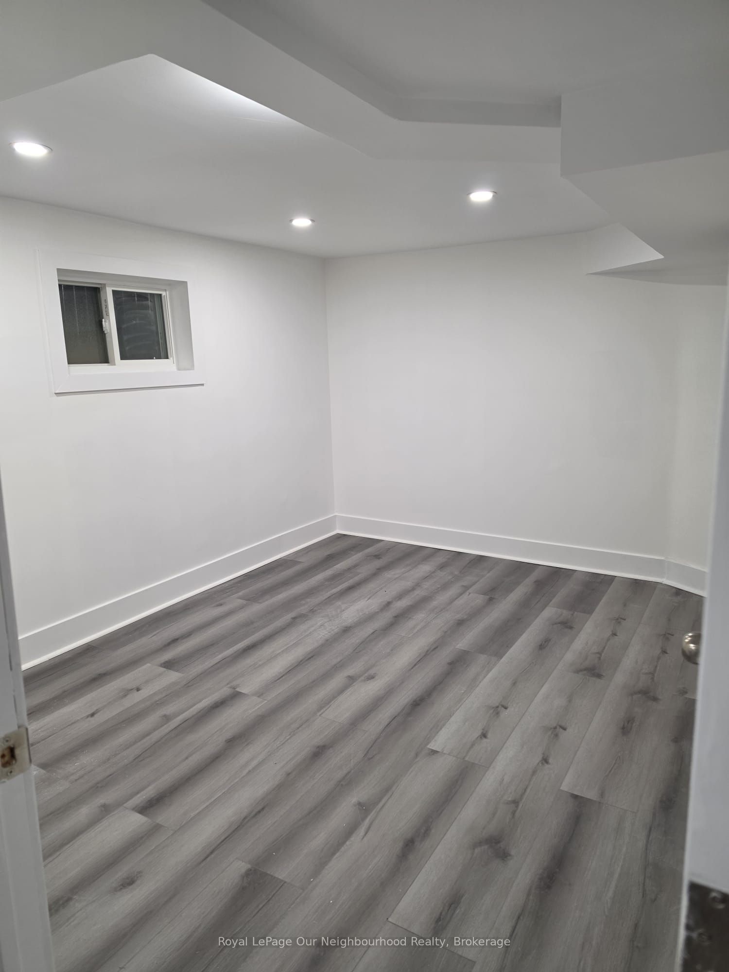 44 Elgin Street N Property Photo 14