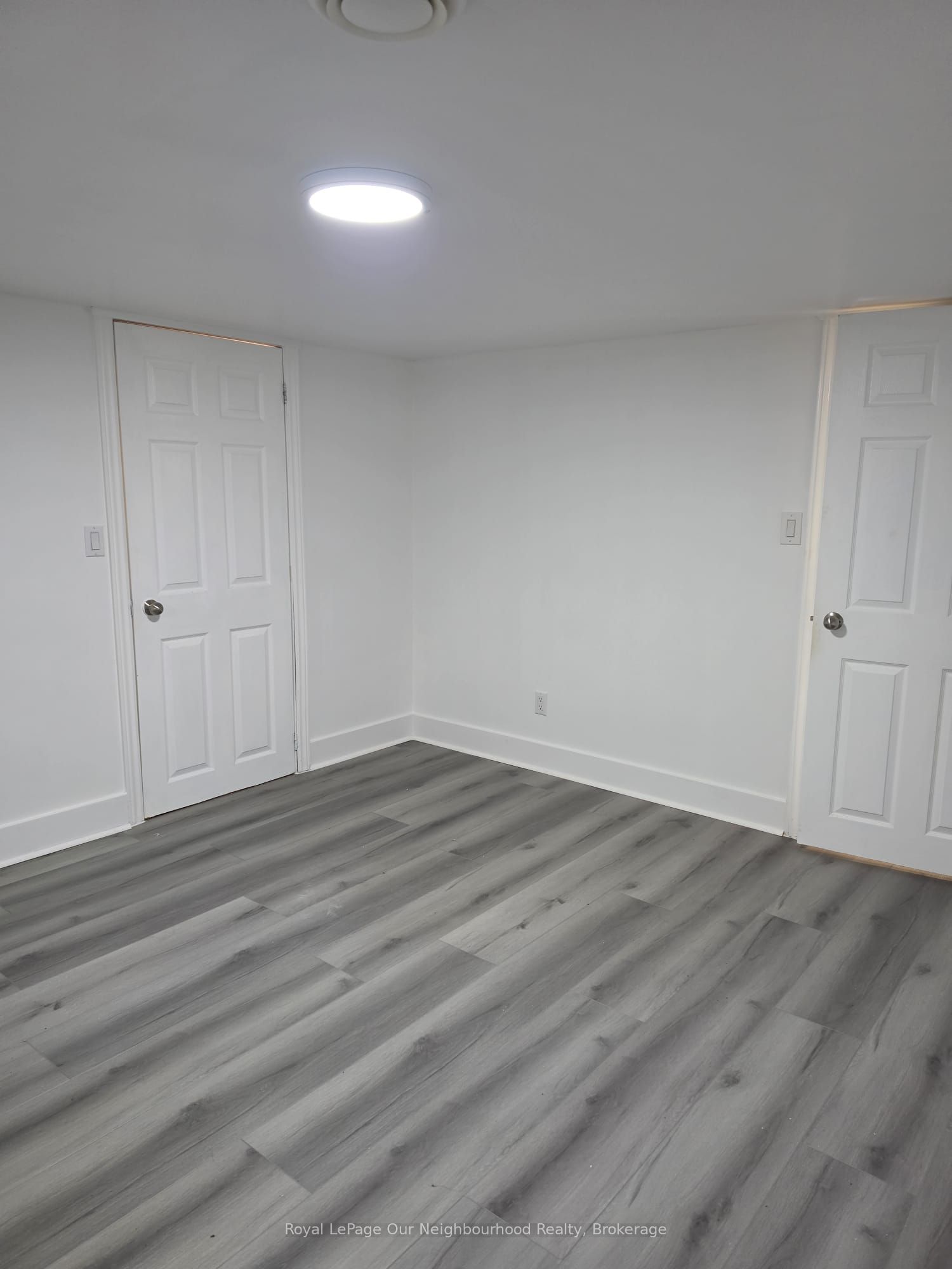 44 Elgin Street N Property Photo 16