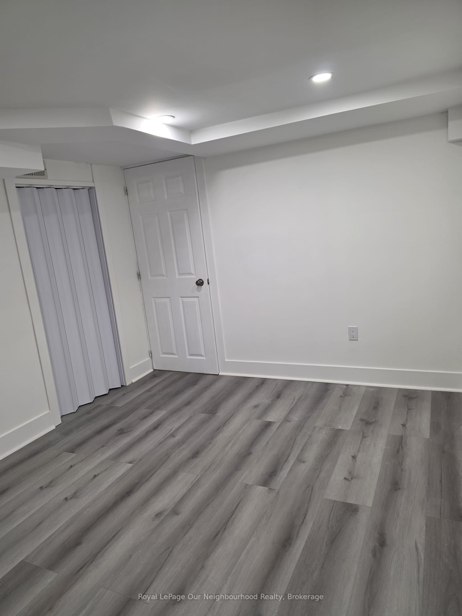 44 Elgin Street N Property Photo 17