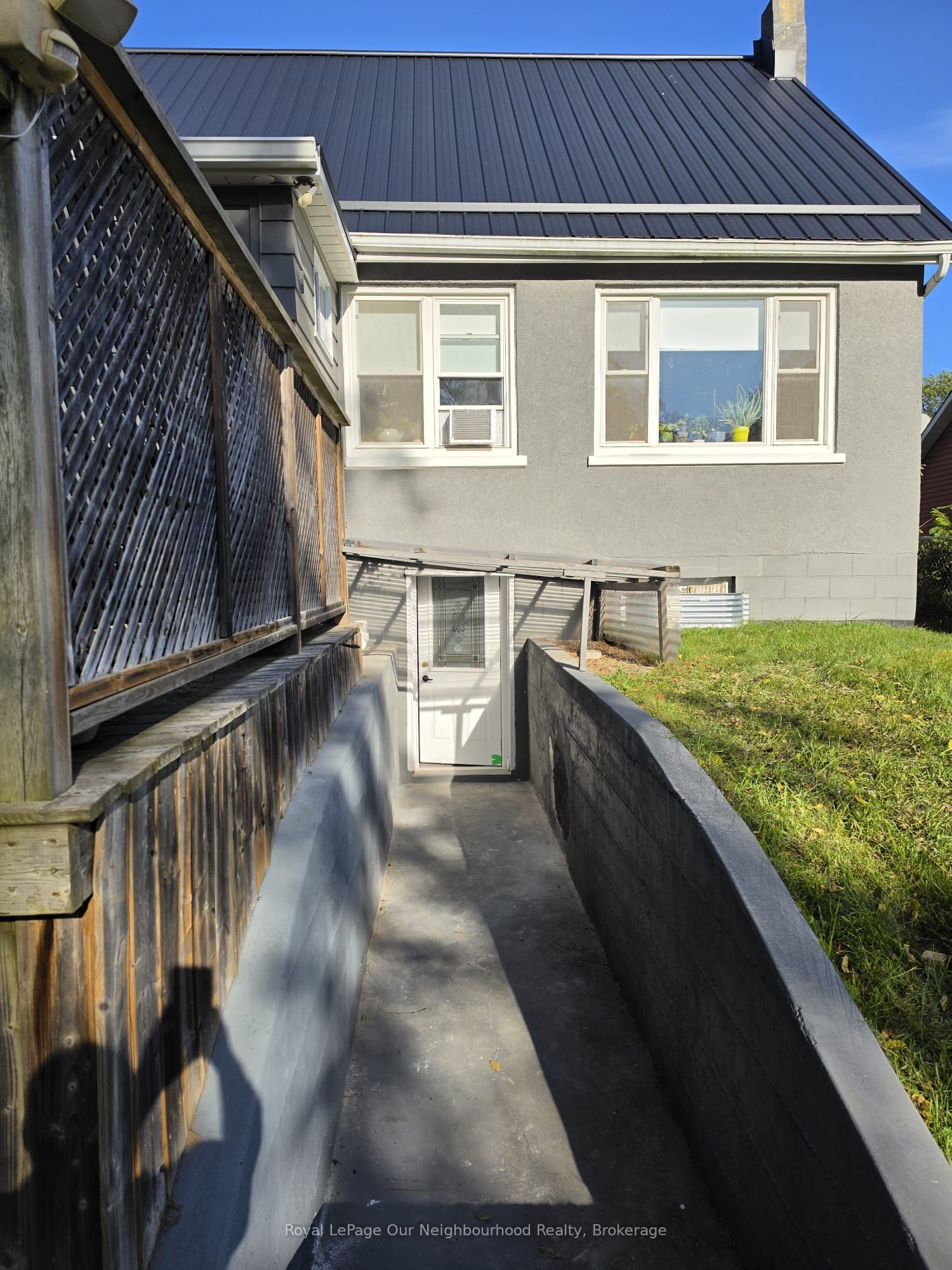 44 Elgin Street N Property Photo 21