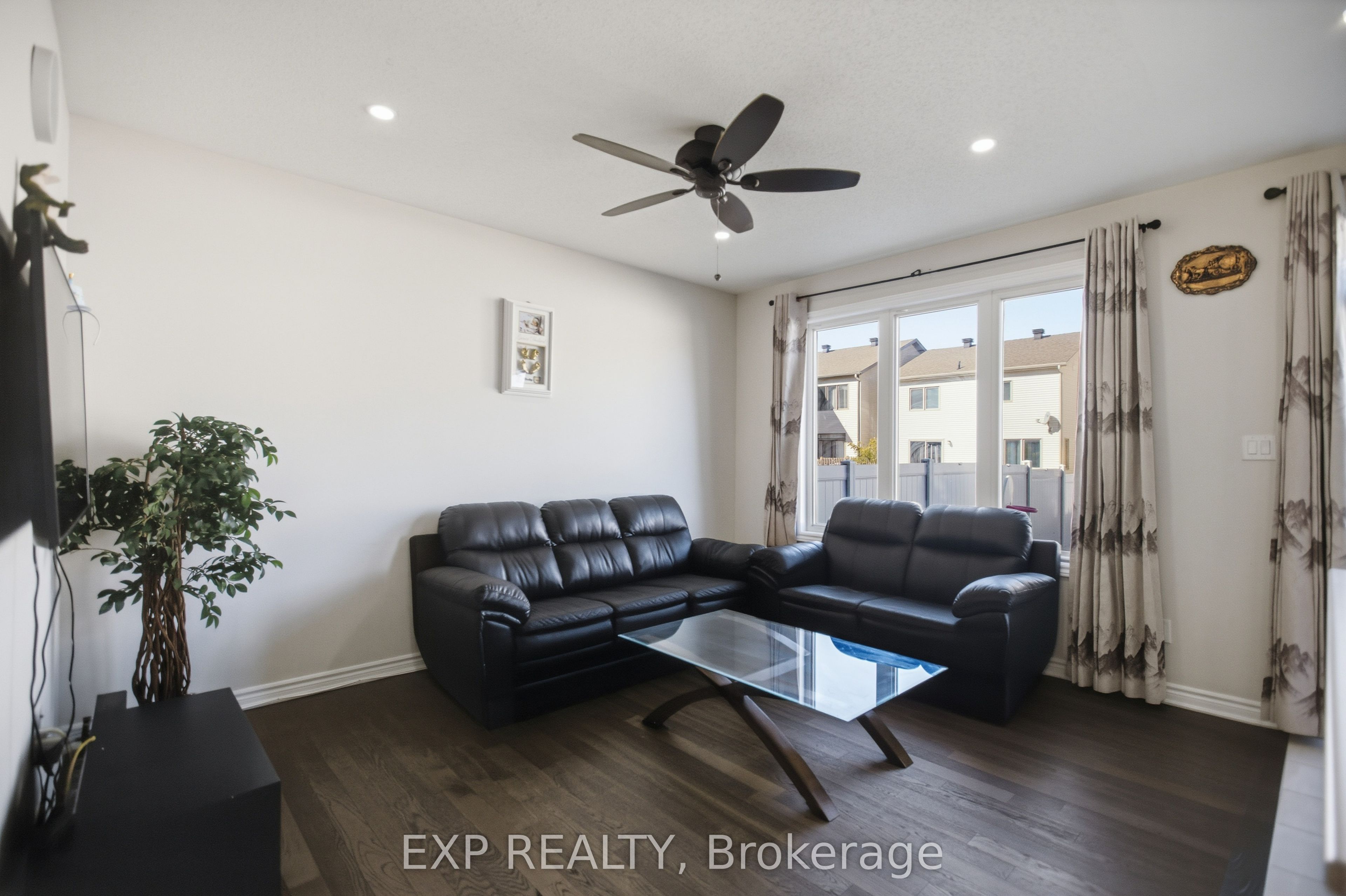 67 Caspian Row Property Photo 7