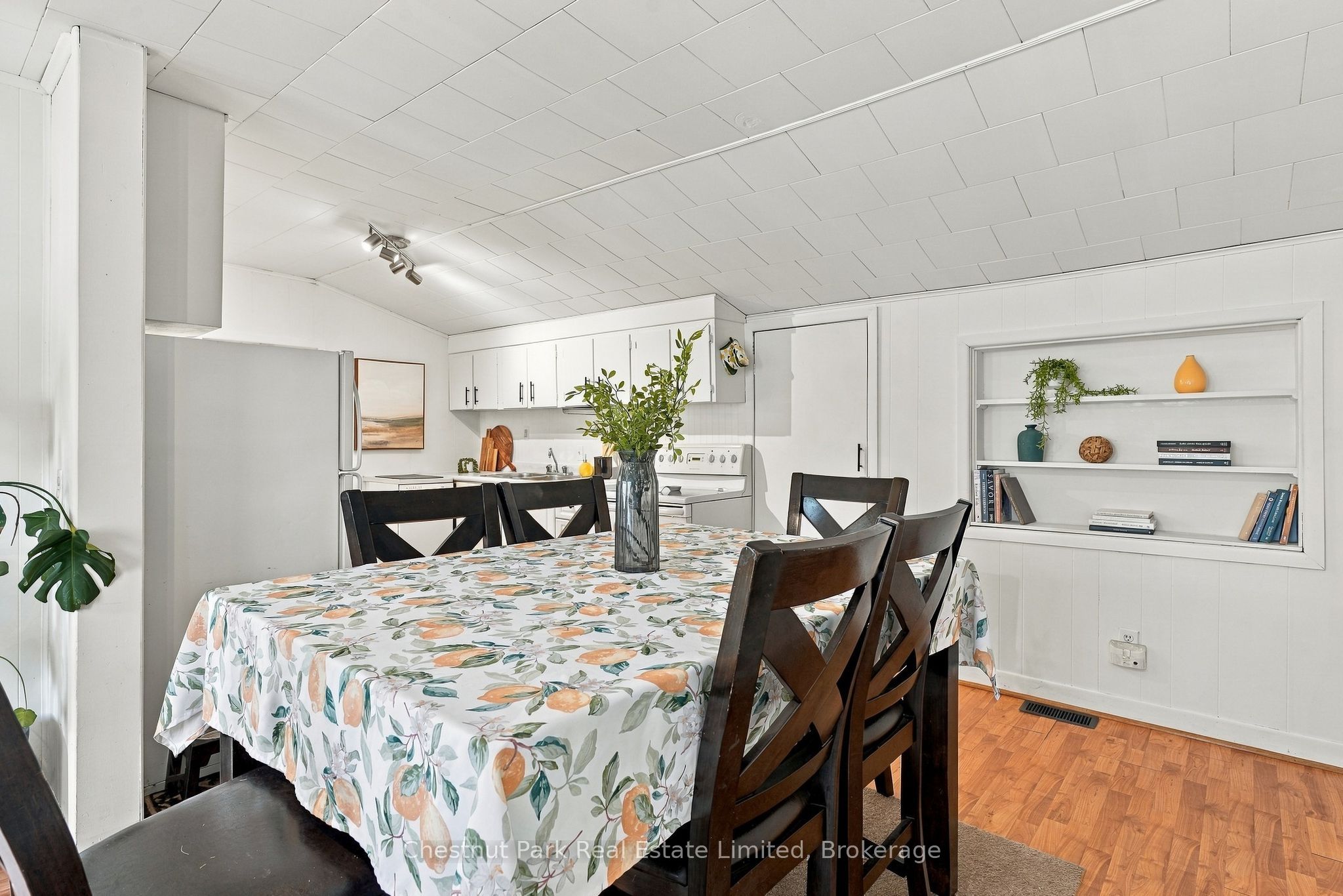 28 Spring Street Property Photo 6