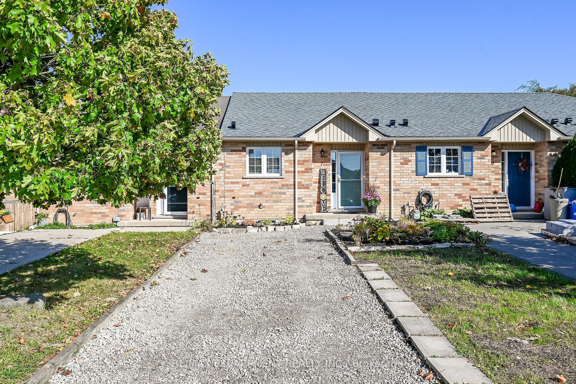 7 Powell Lane Property Photo 1