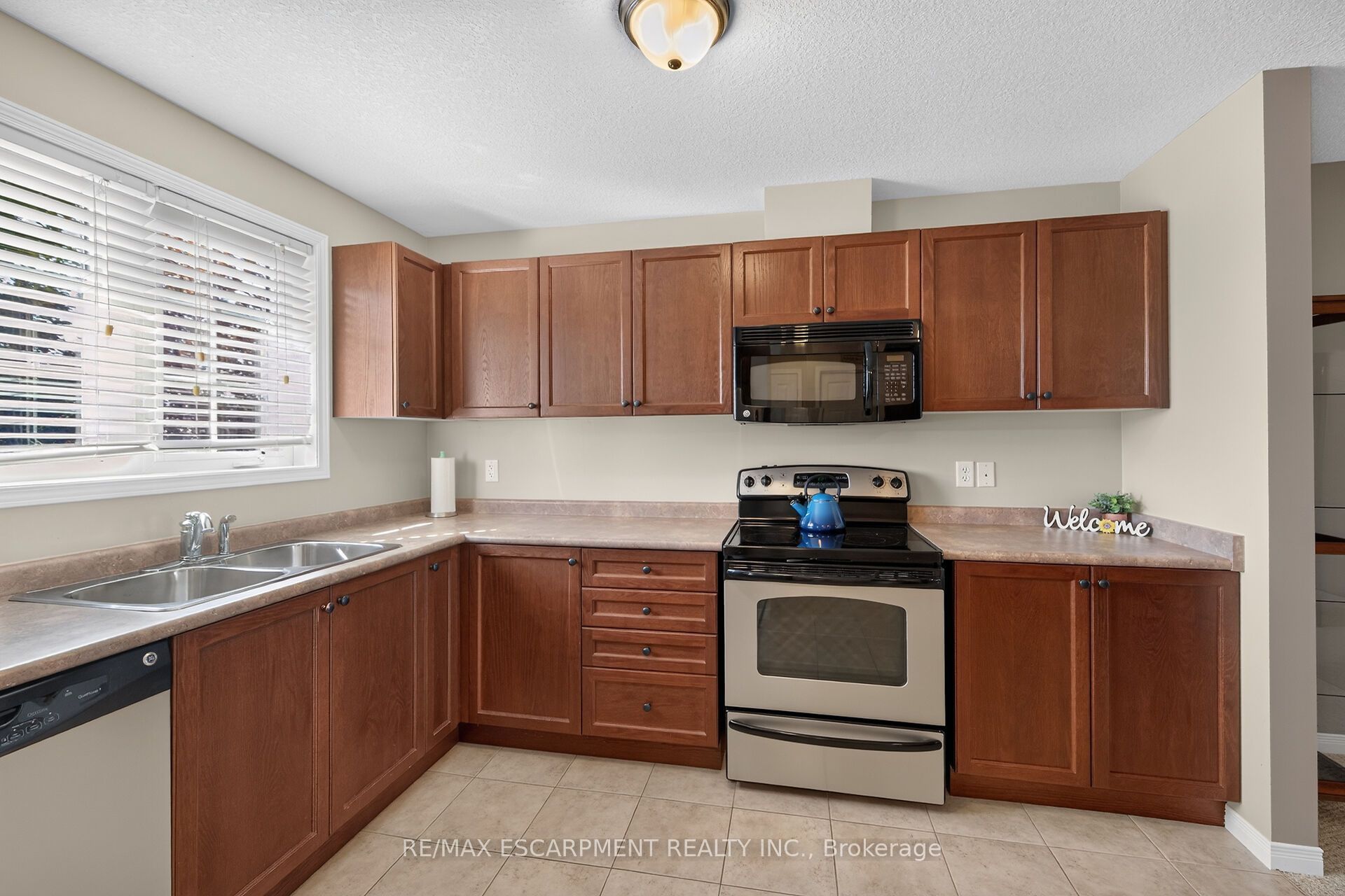 7 Powell Lane Property Photo 8