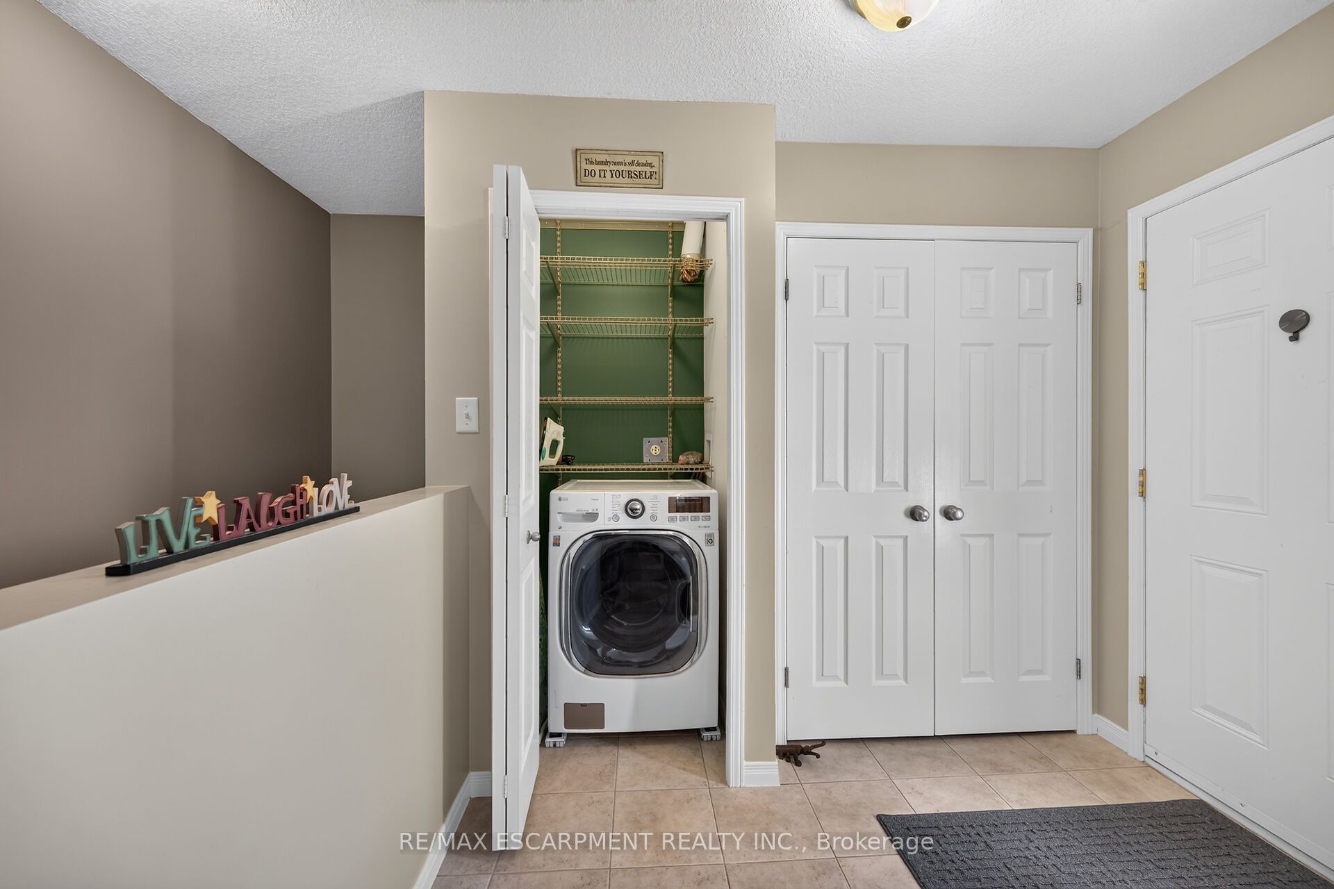 7 Powell Lane Property Photo 26