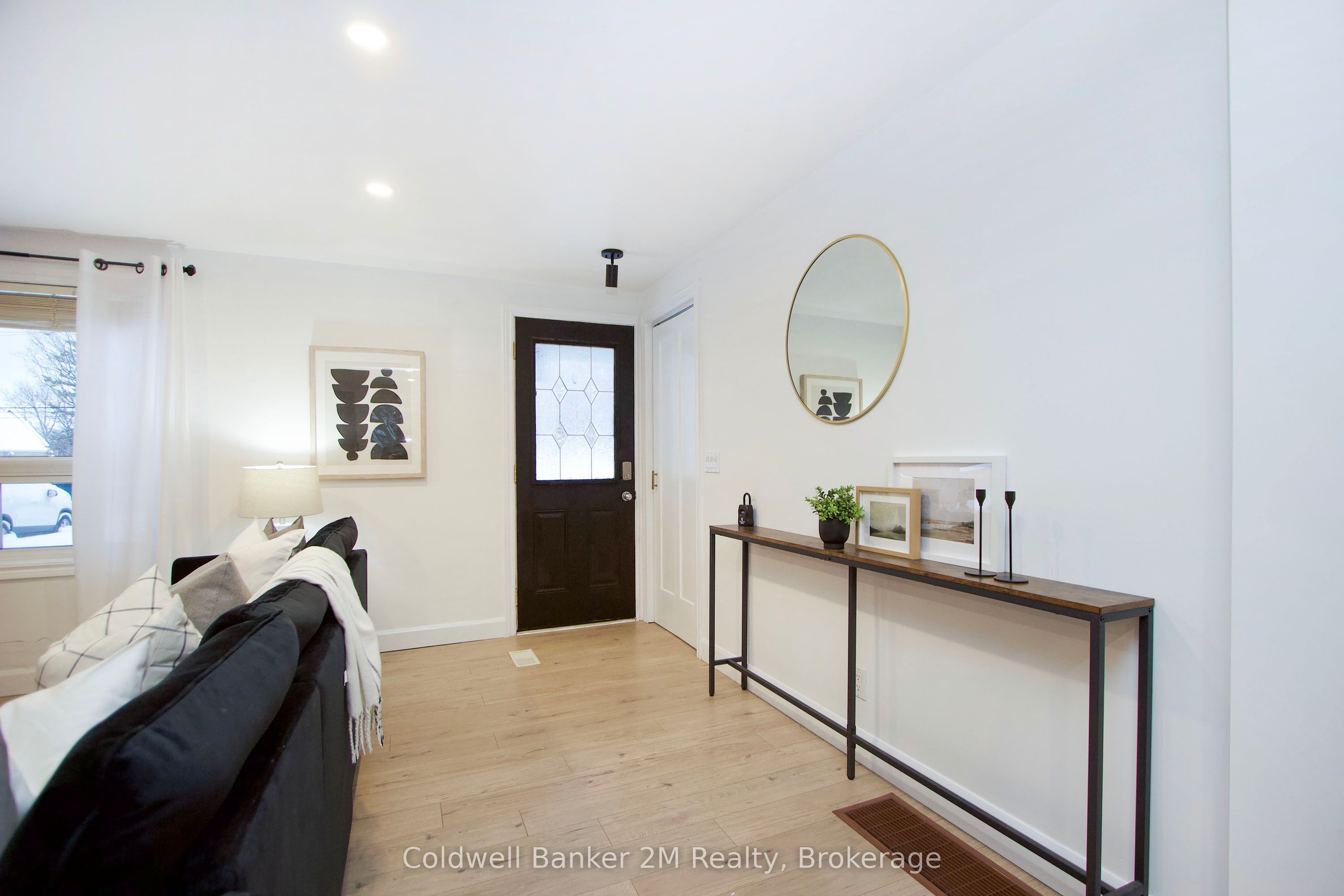 812 Burnham Street Property Photo 4