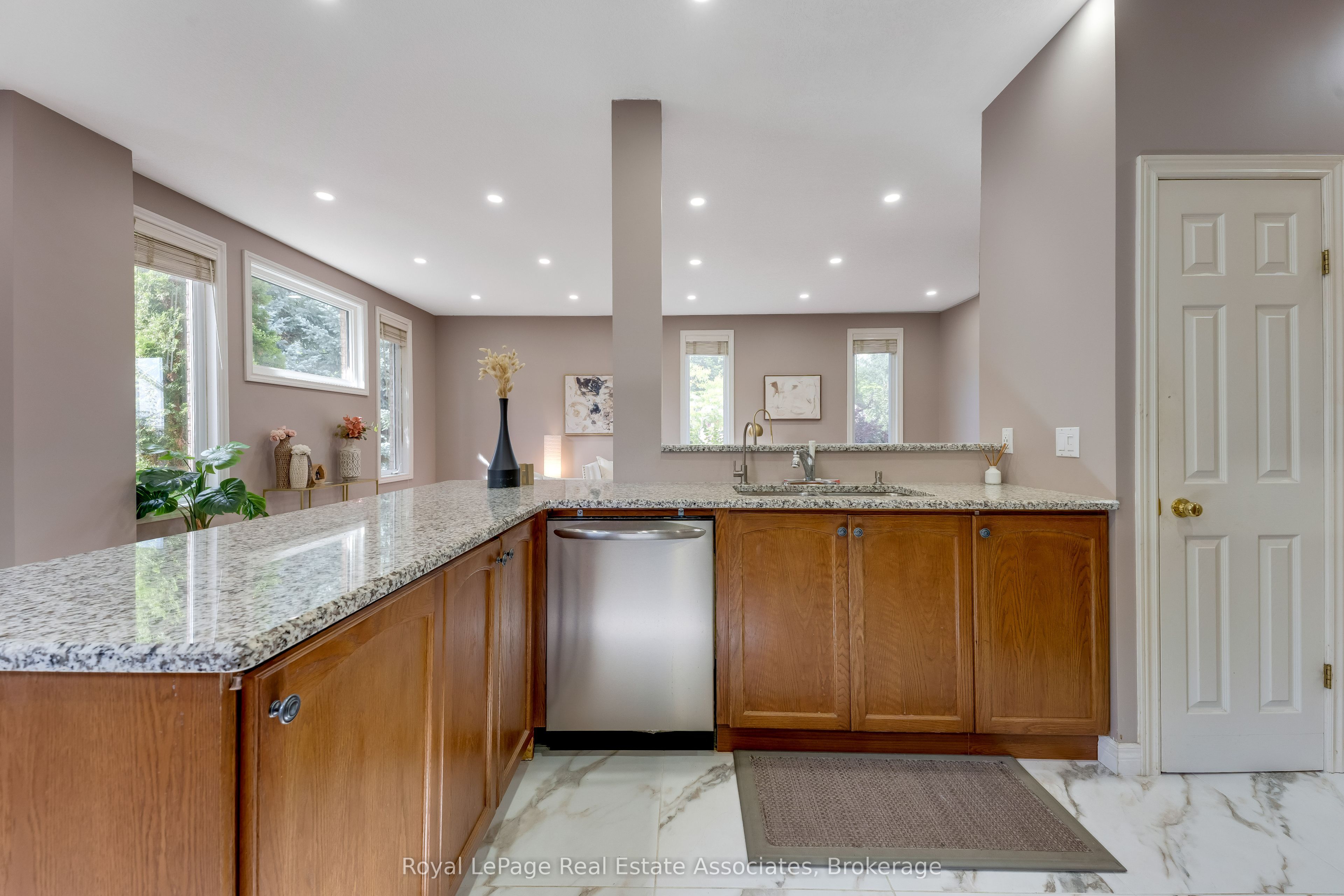 406 Sandy Cove Crescent Property Photo 10