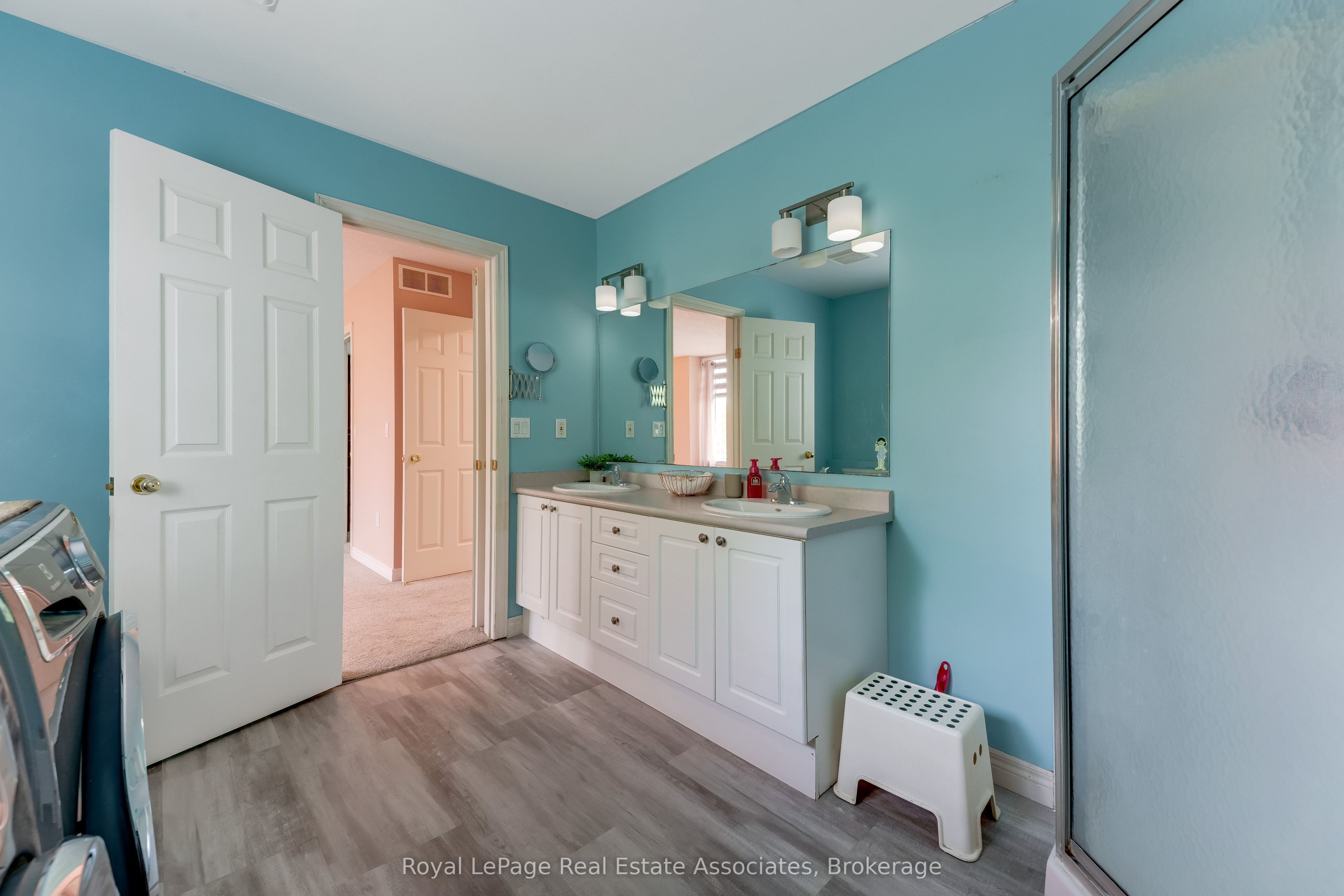 406 Sandy Cove Crescent Property Photo 13