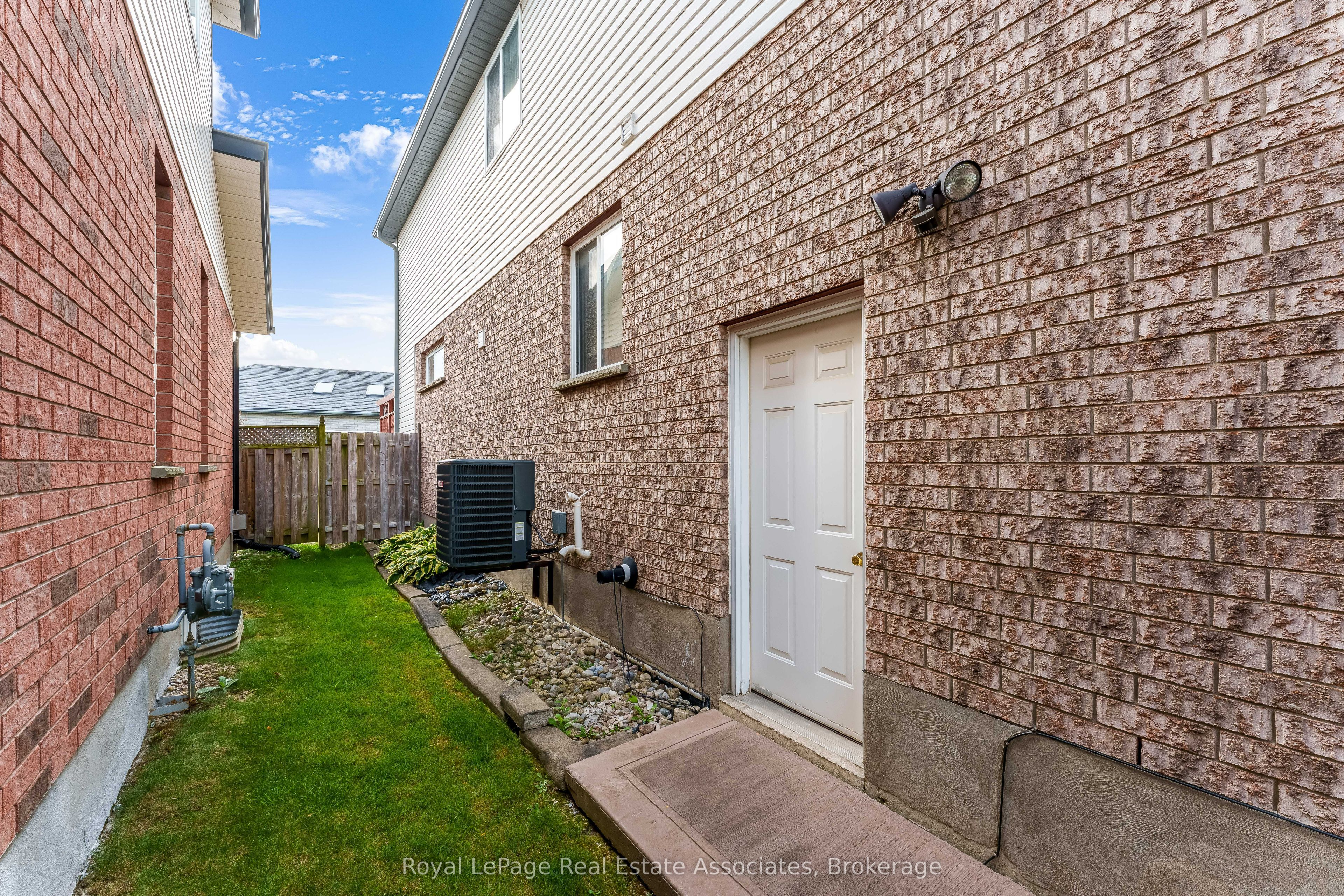 406 Sandy Cove Crescent Property Photo 32