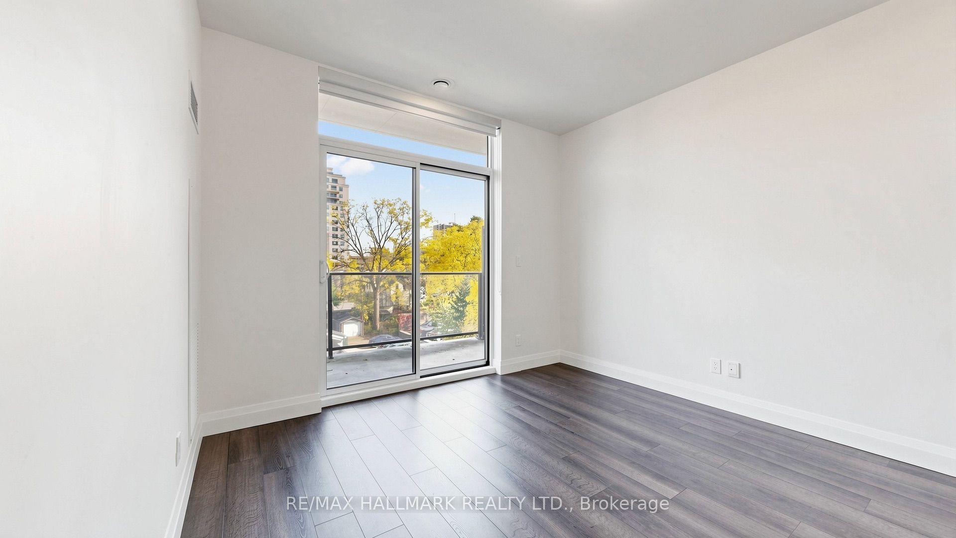 399 Queen Street S 414 Property Photo 10