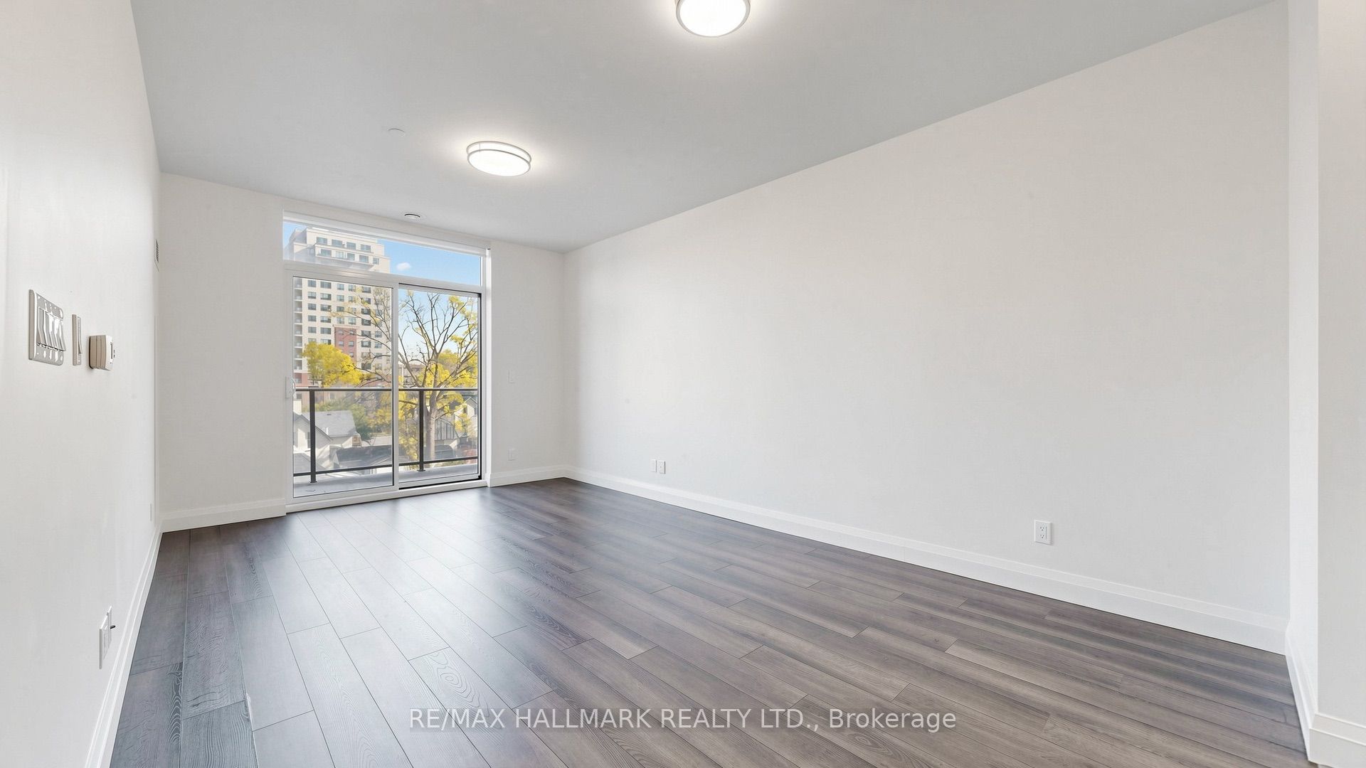 399 Queen Street S 414 Property Photo 11
