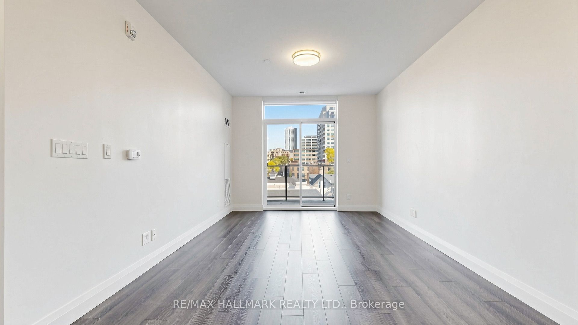 399 Queen Street S 414 Property Photo 12
