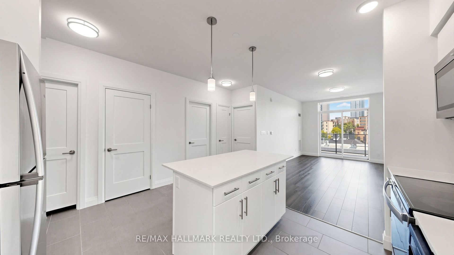 399 Queen Street S 414 Property Photo 21