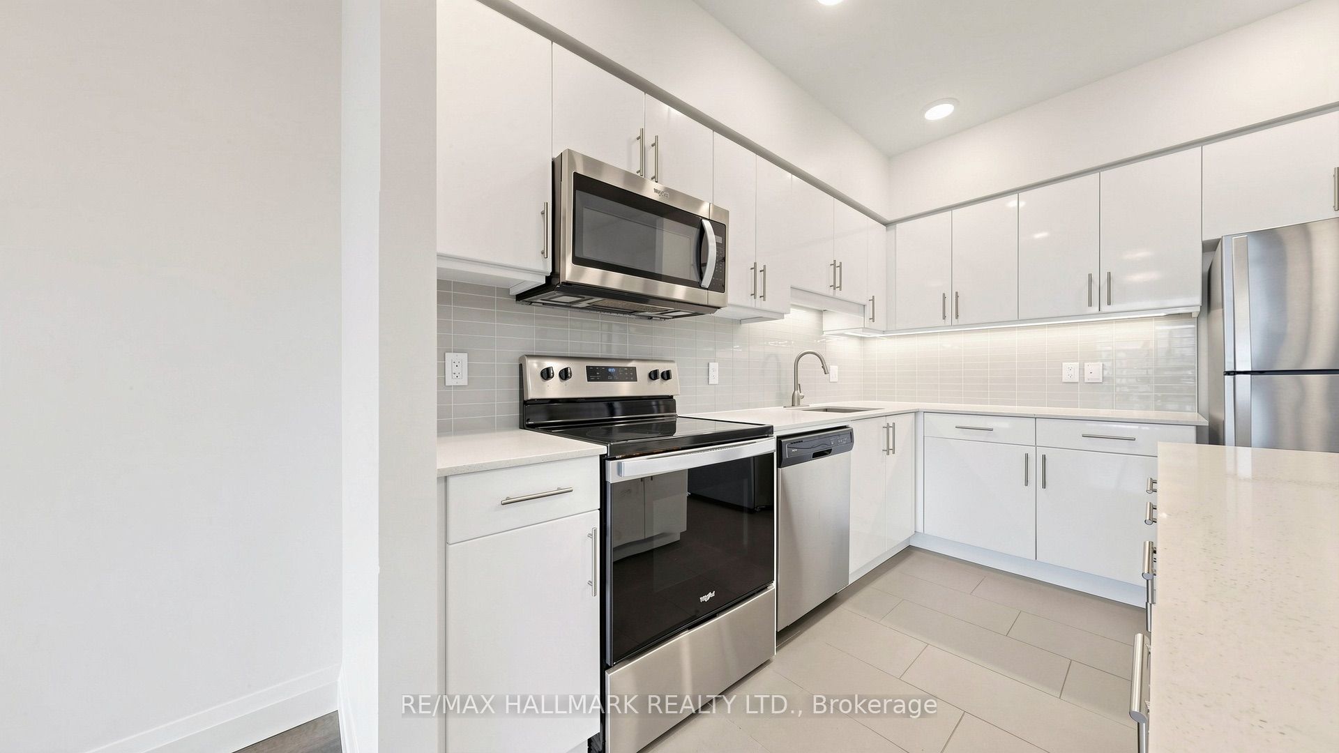 399 Queen Street S 414 Property Photo 22