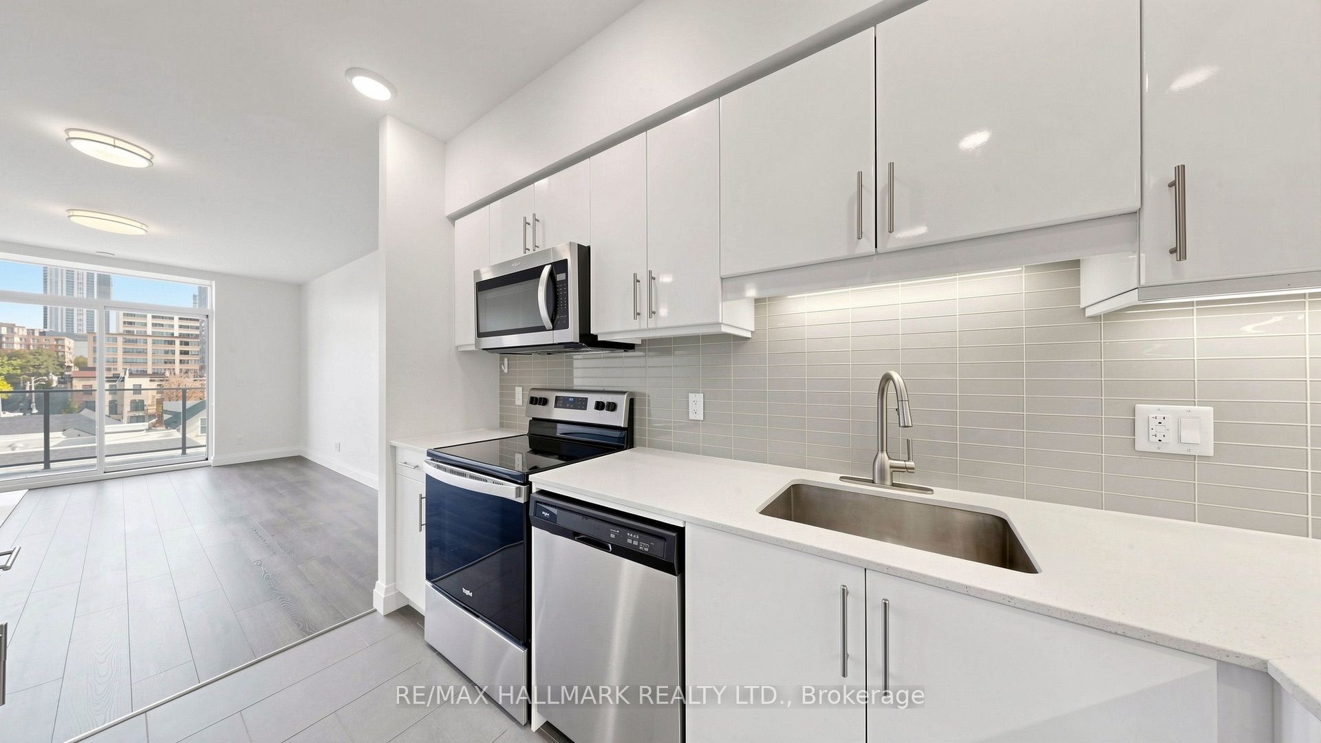 399 Queen Street S 414 Property Photo 24