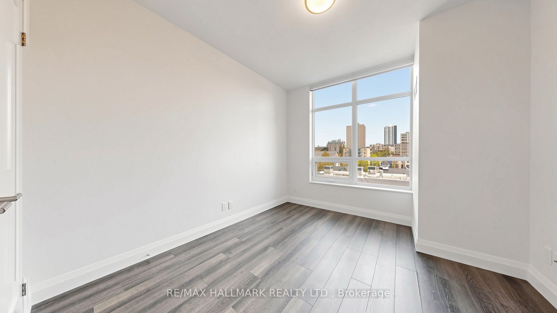 399 Queen Street S 414 Property Photo 26