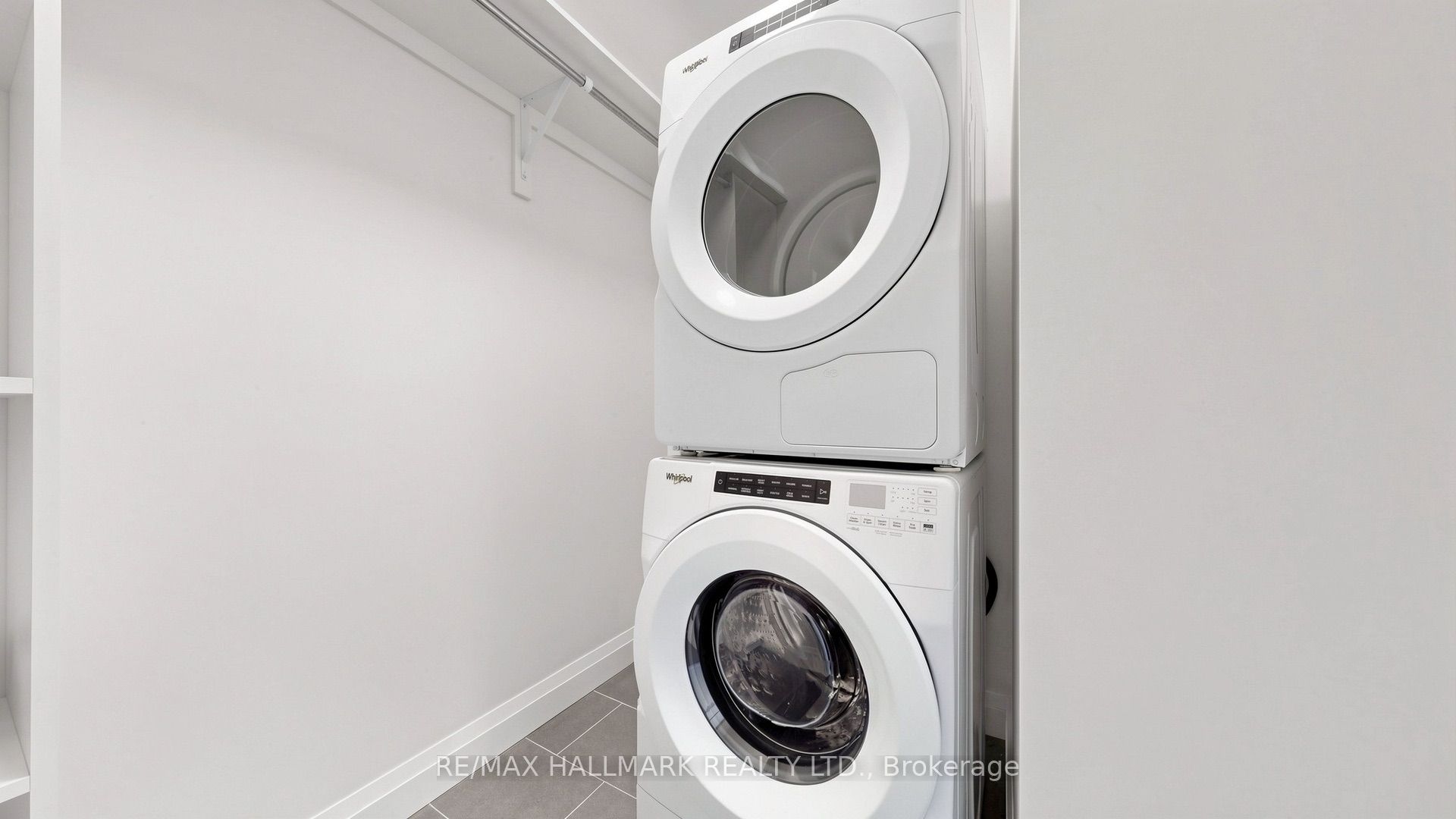 399 Queen Street S 414 Property Photo 31