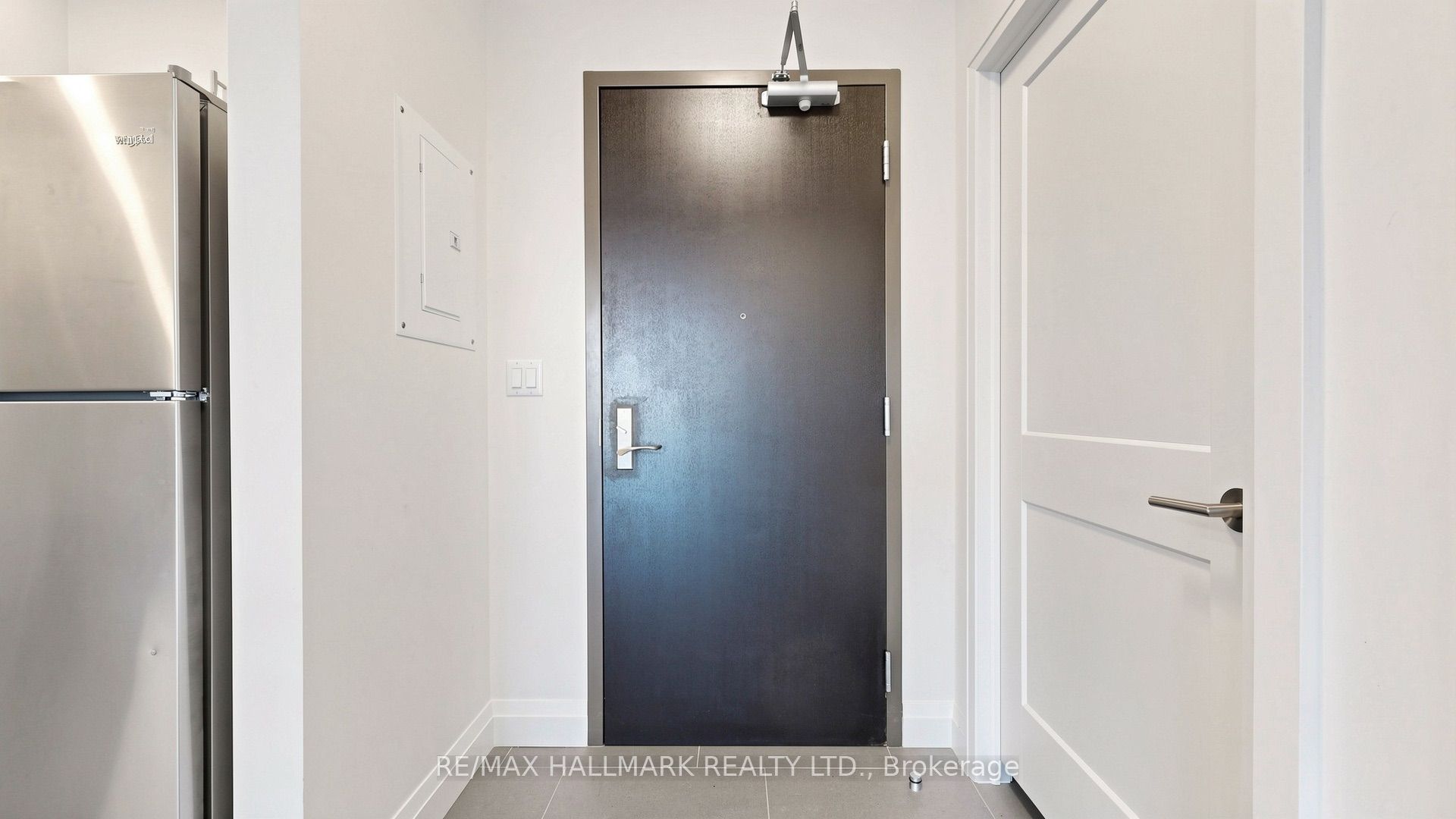 399 Queen Street S 414 Property Photo 32
