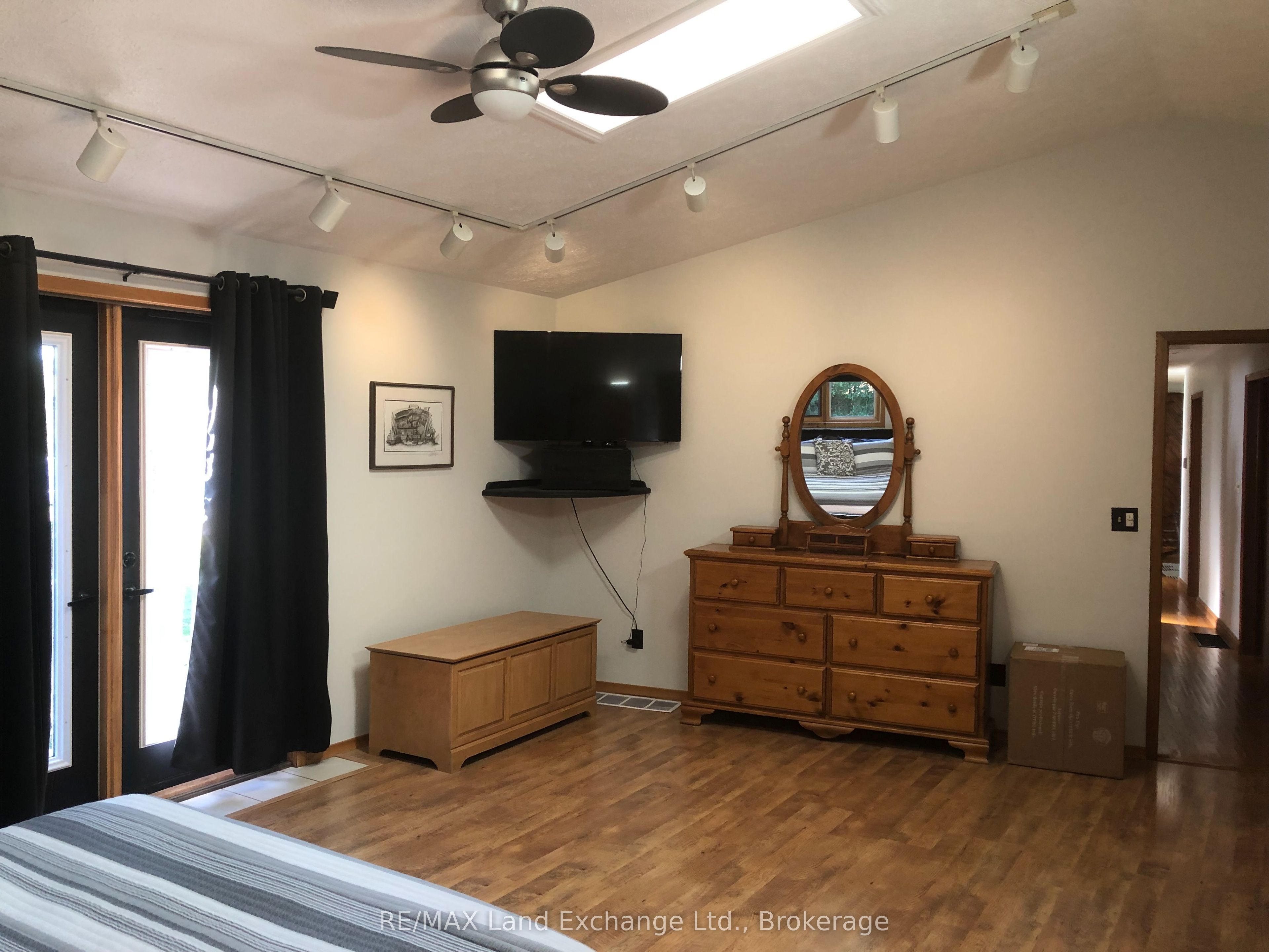 1073 8 Concession Property Photo 12