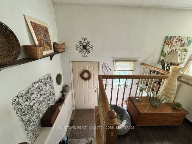970 Killarney Crescent Property Photo 2