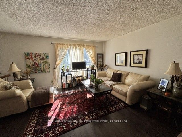 970 Killarney Crescent Property Photo 4