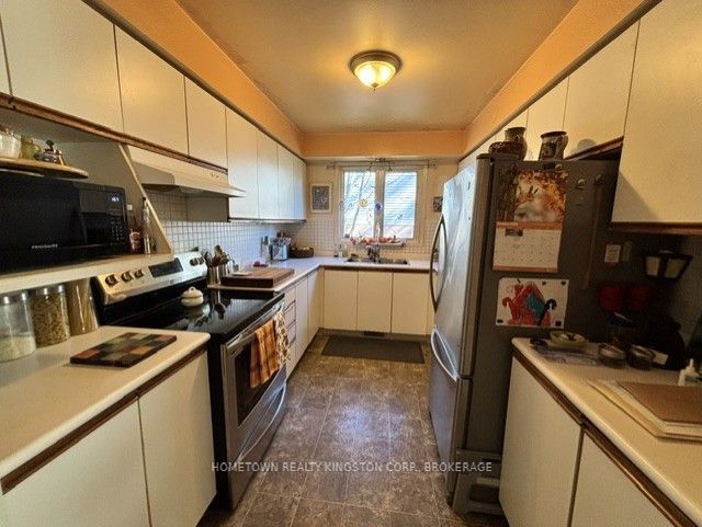 970 Killarney Crescent Property Photo 6