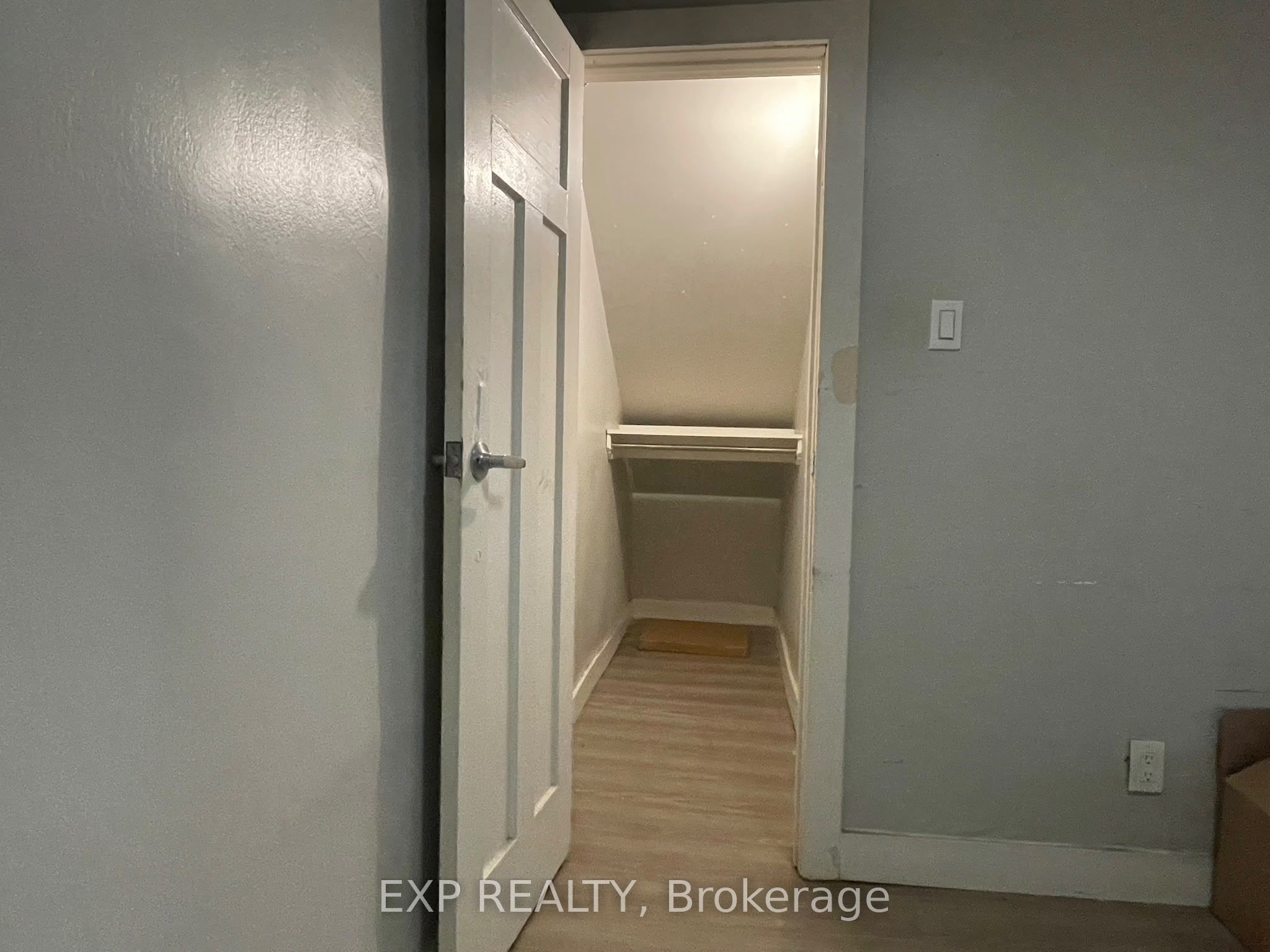 70 Victoria Avenue S #9 Property Photo 1