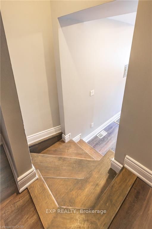 70 Victoria Avenue S #2 Property Photo 1