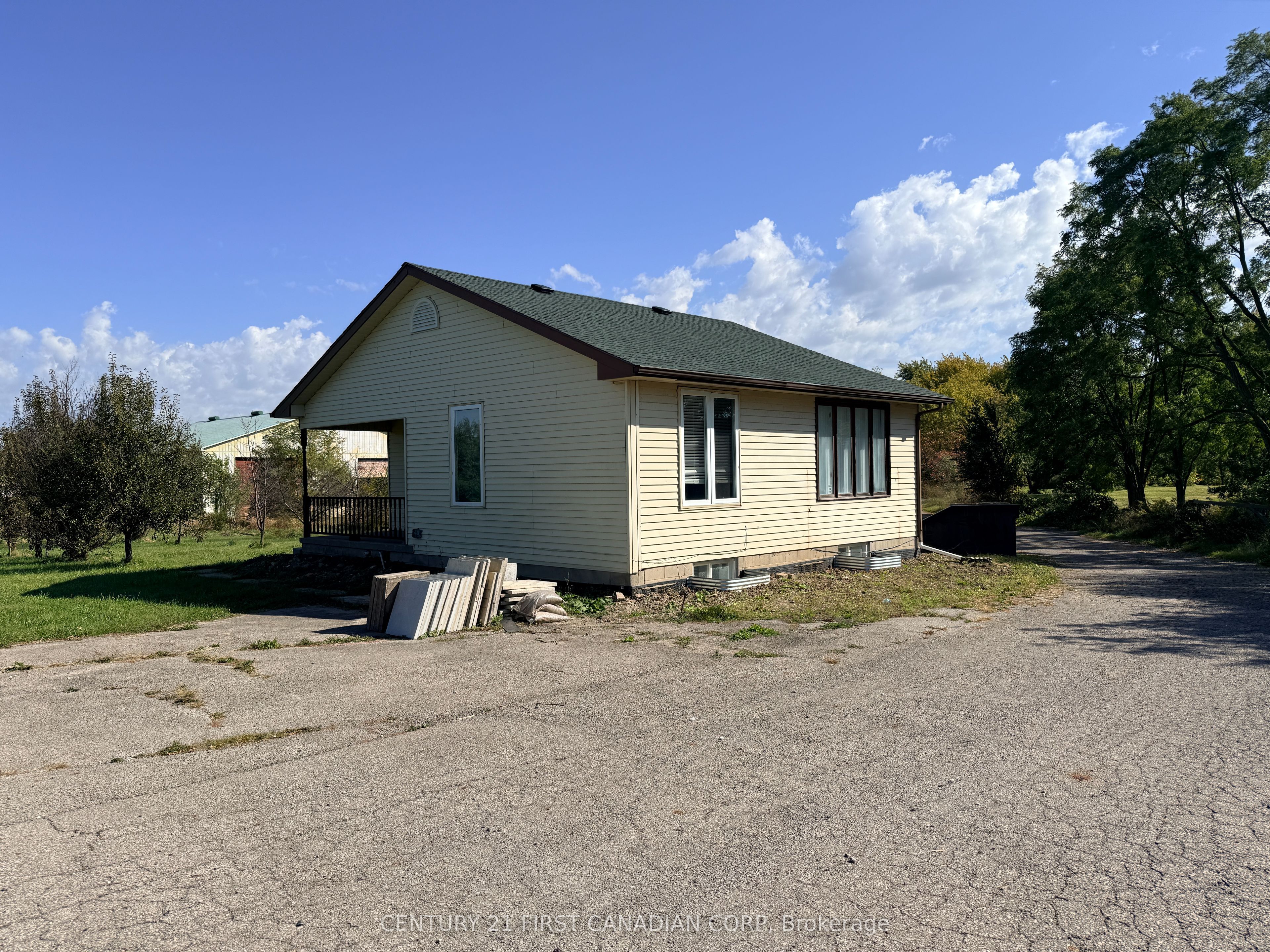 1577 Colborne Street E Property Photo 1
