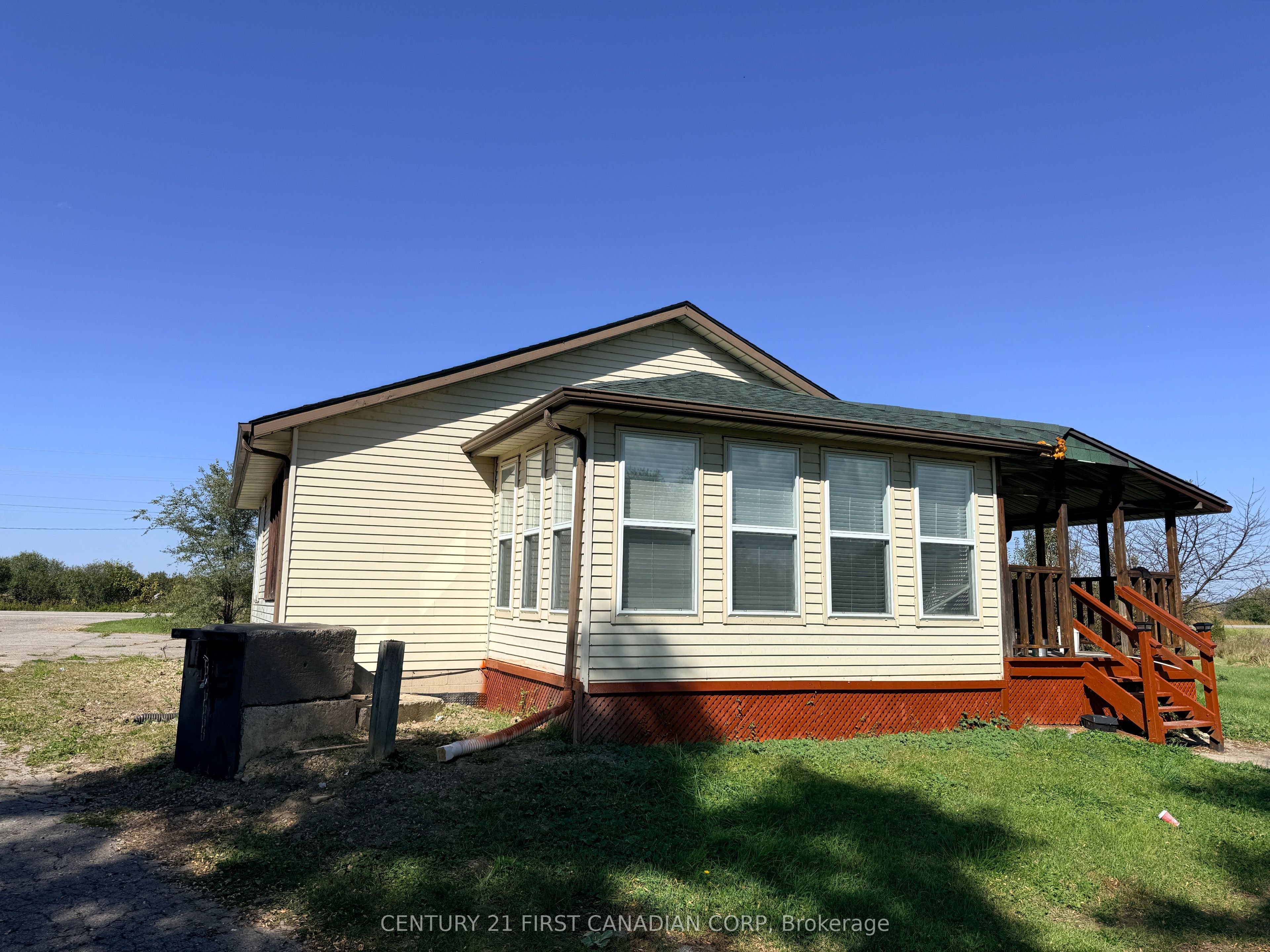 1577 Colborne Street E Property Photo 2