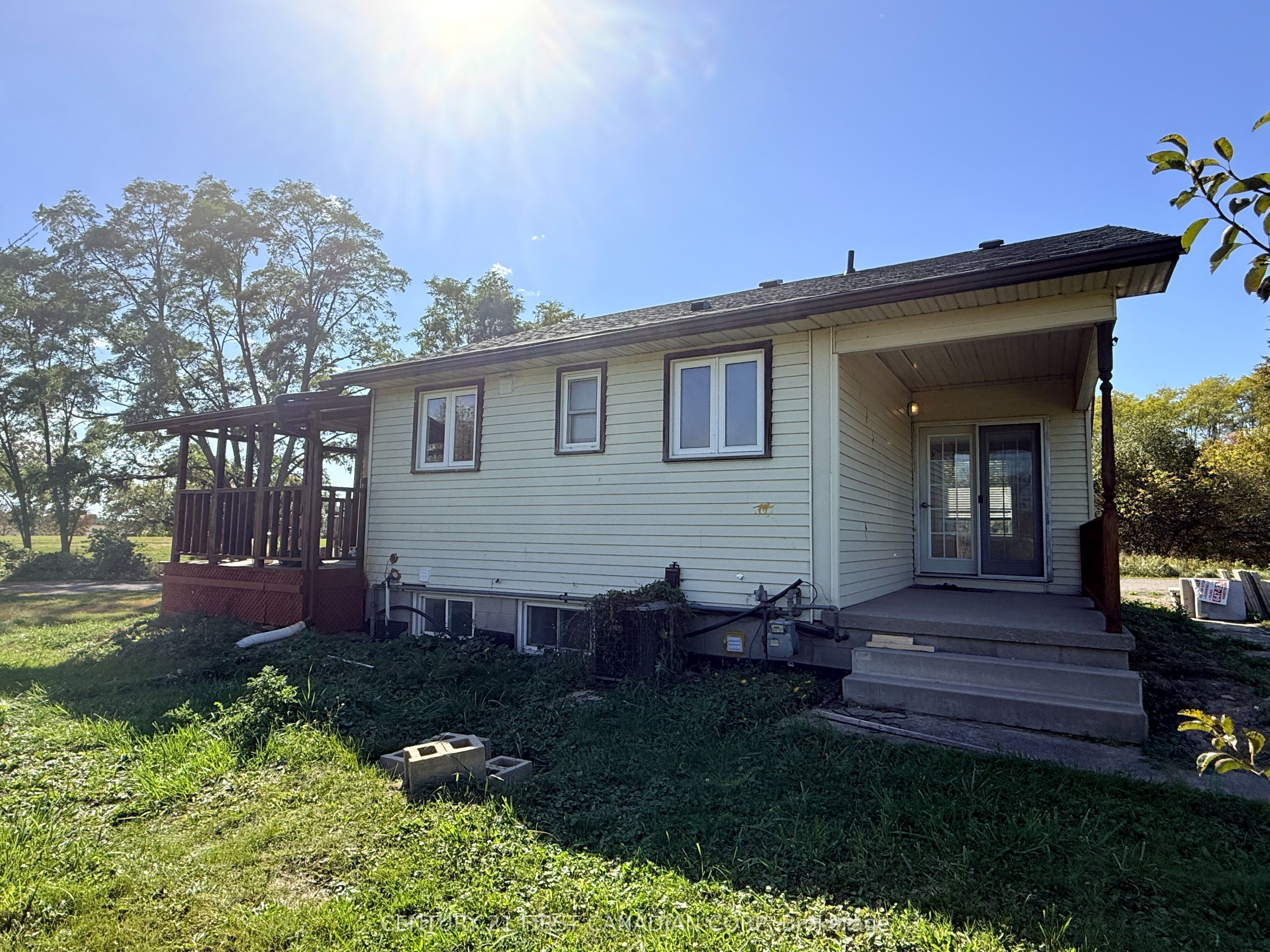 1577 Colborne Street E Property Photo 5