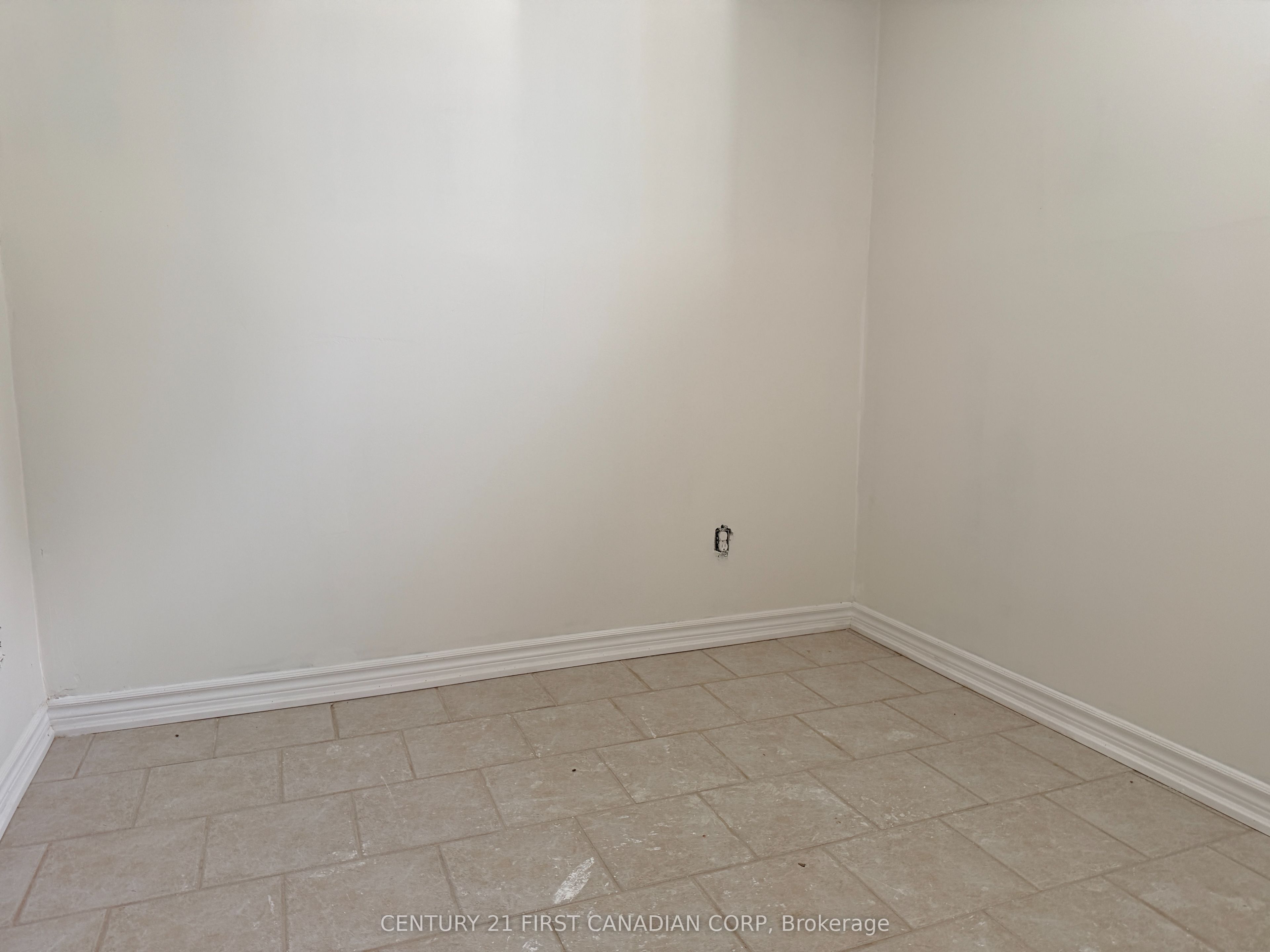 1577 Colborne Street E Property Photo 13