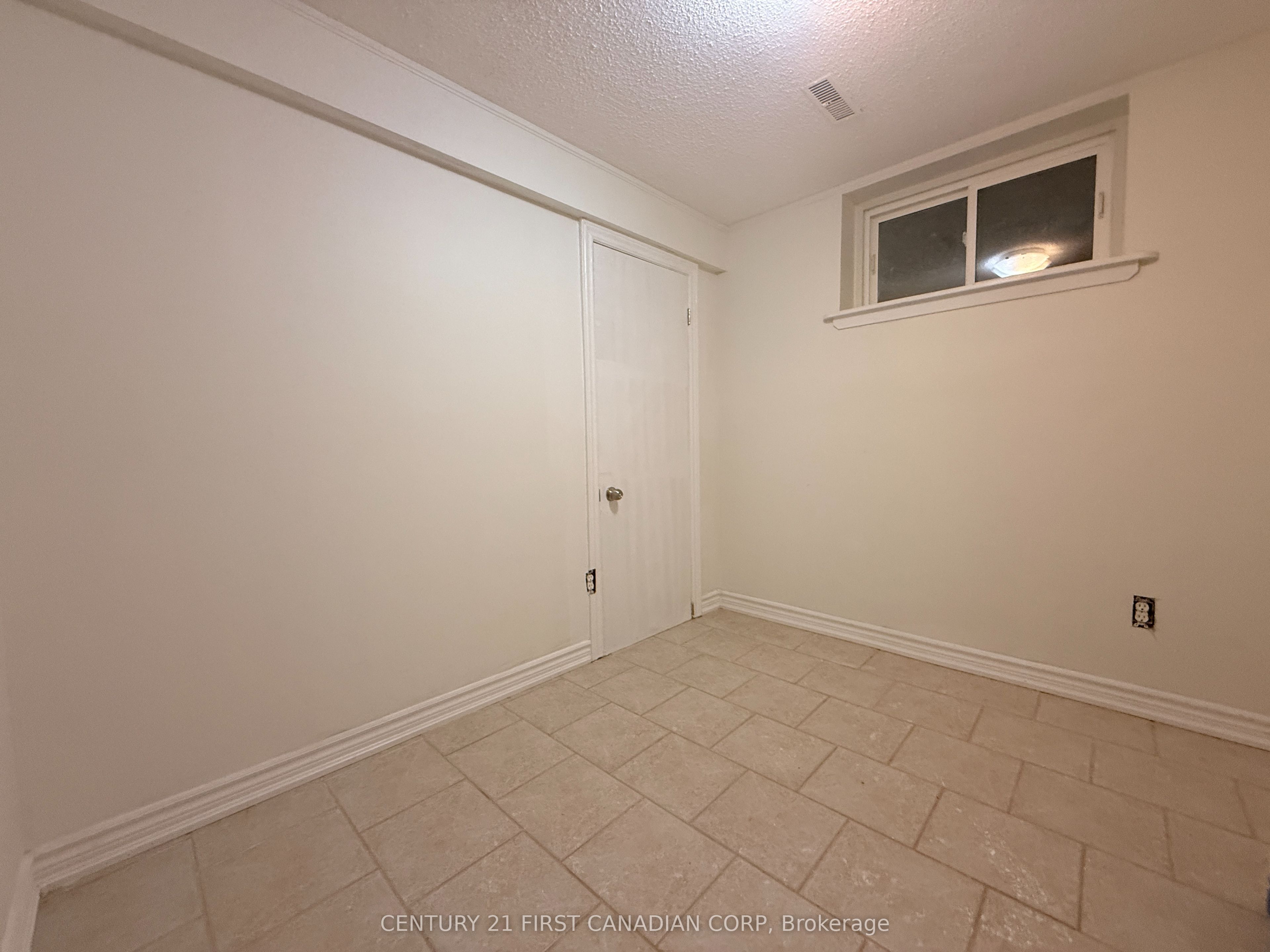 1577 Colborne Street E Property Photo 16