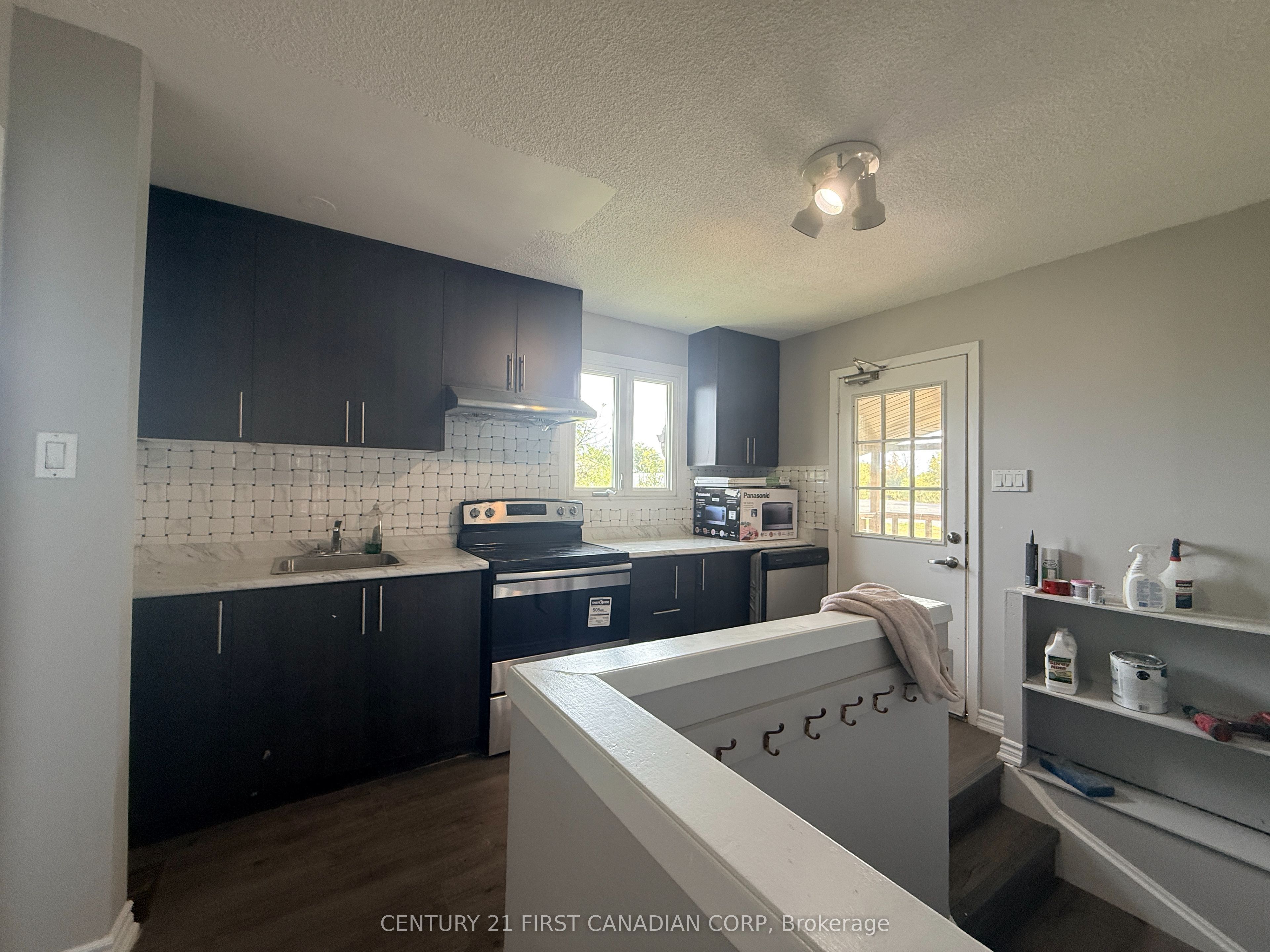 1577 Colborne Street E Property Photo 18