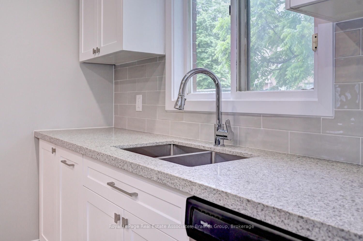 110 Conway Drive Property Photo 4