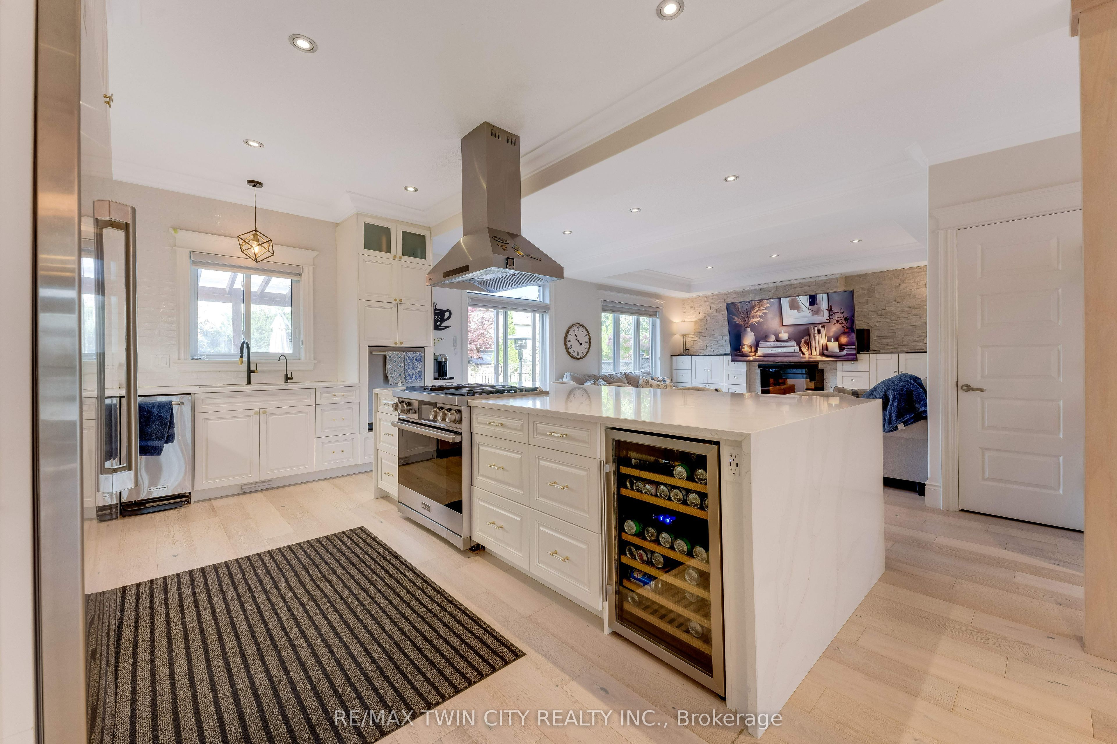 444 Thomas Slee Drive Property Photo 11
