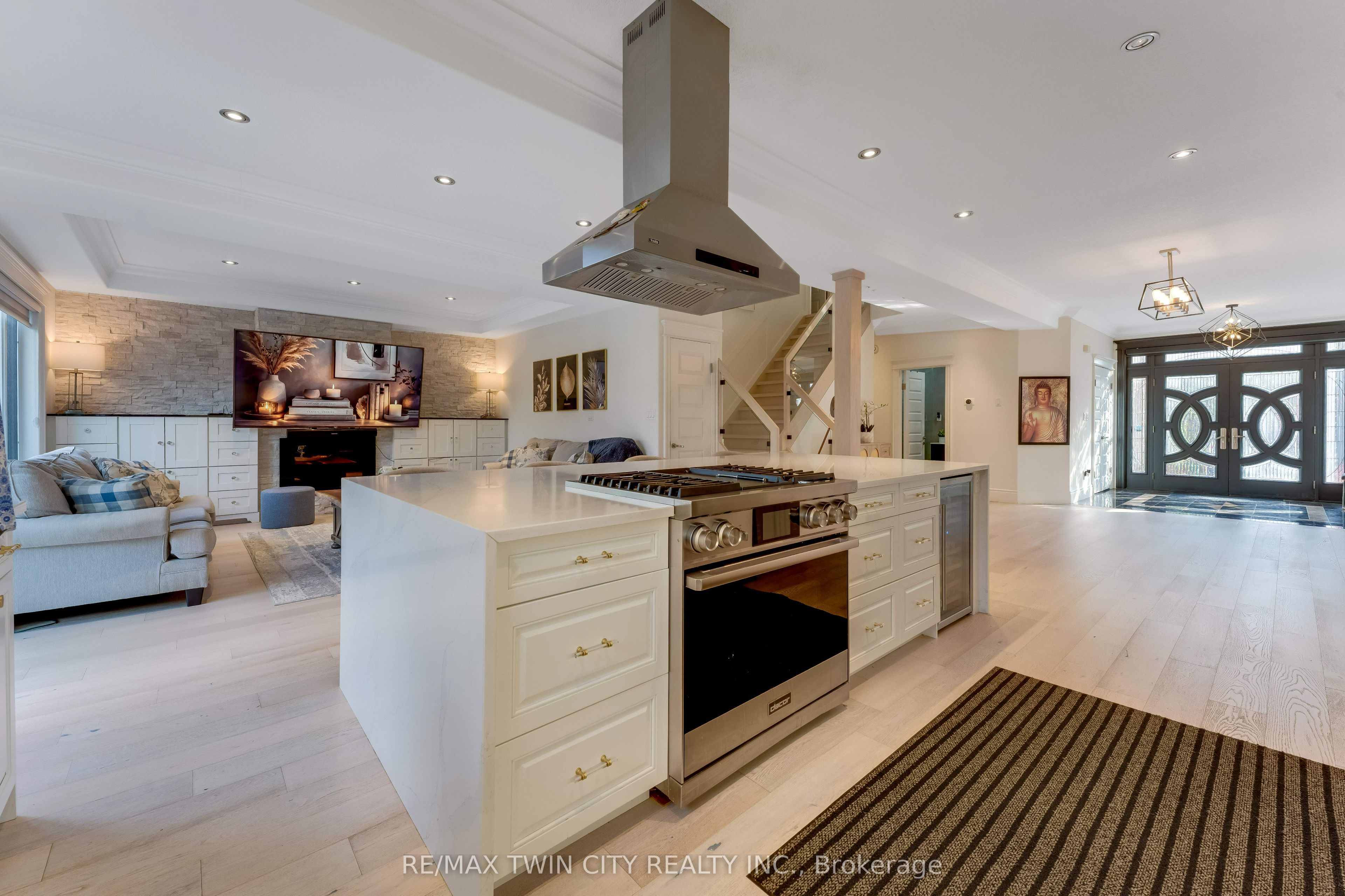 444 Thomas Slee Drive Property Photo 13