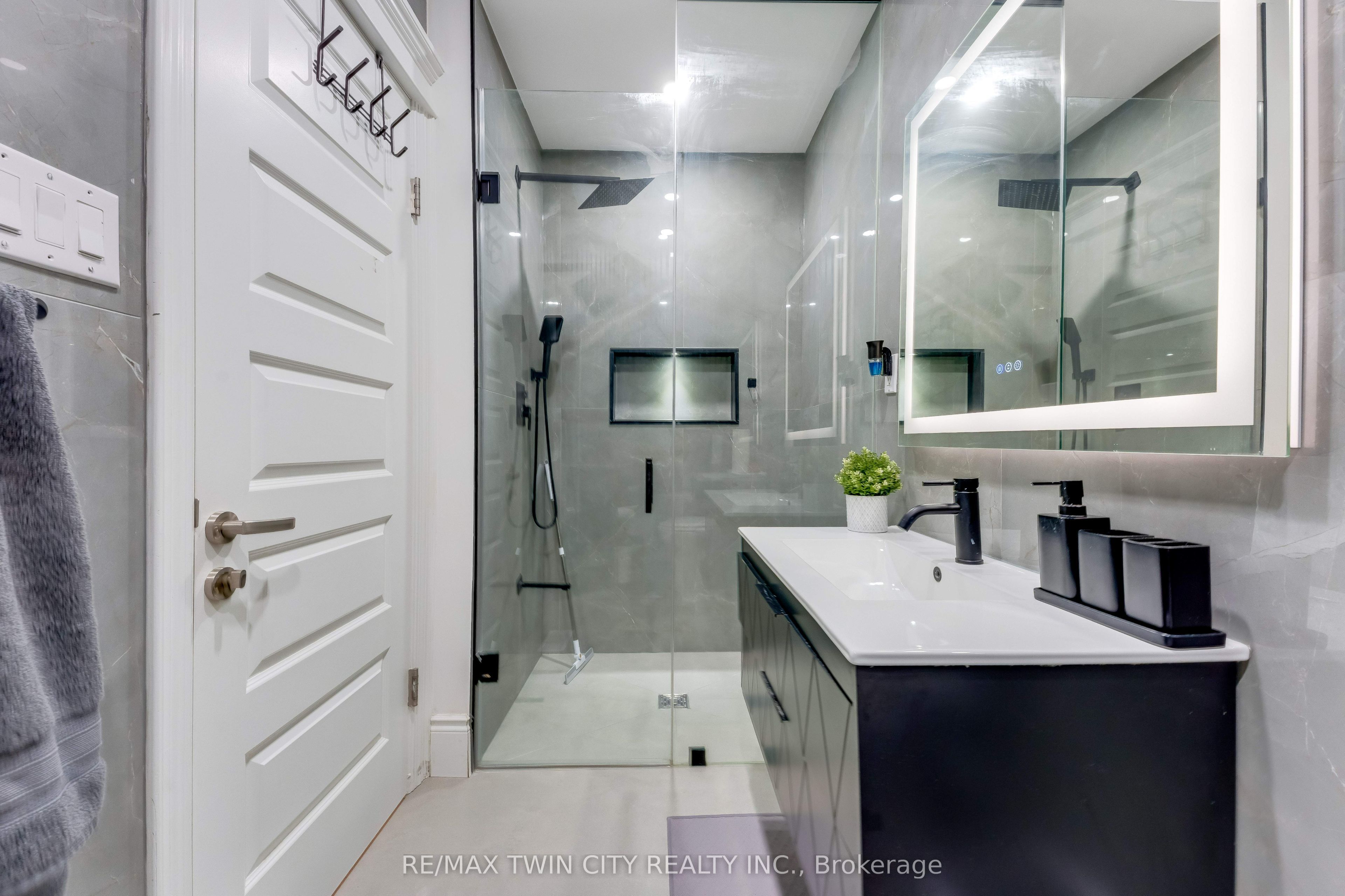 444 Thomas Slee Drive Property Photo 17