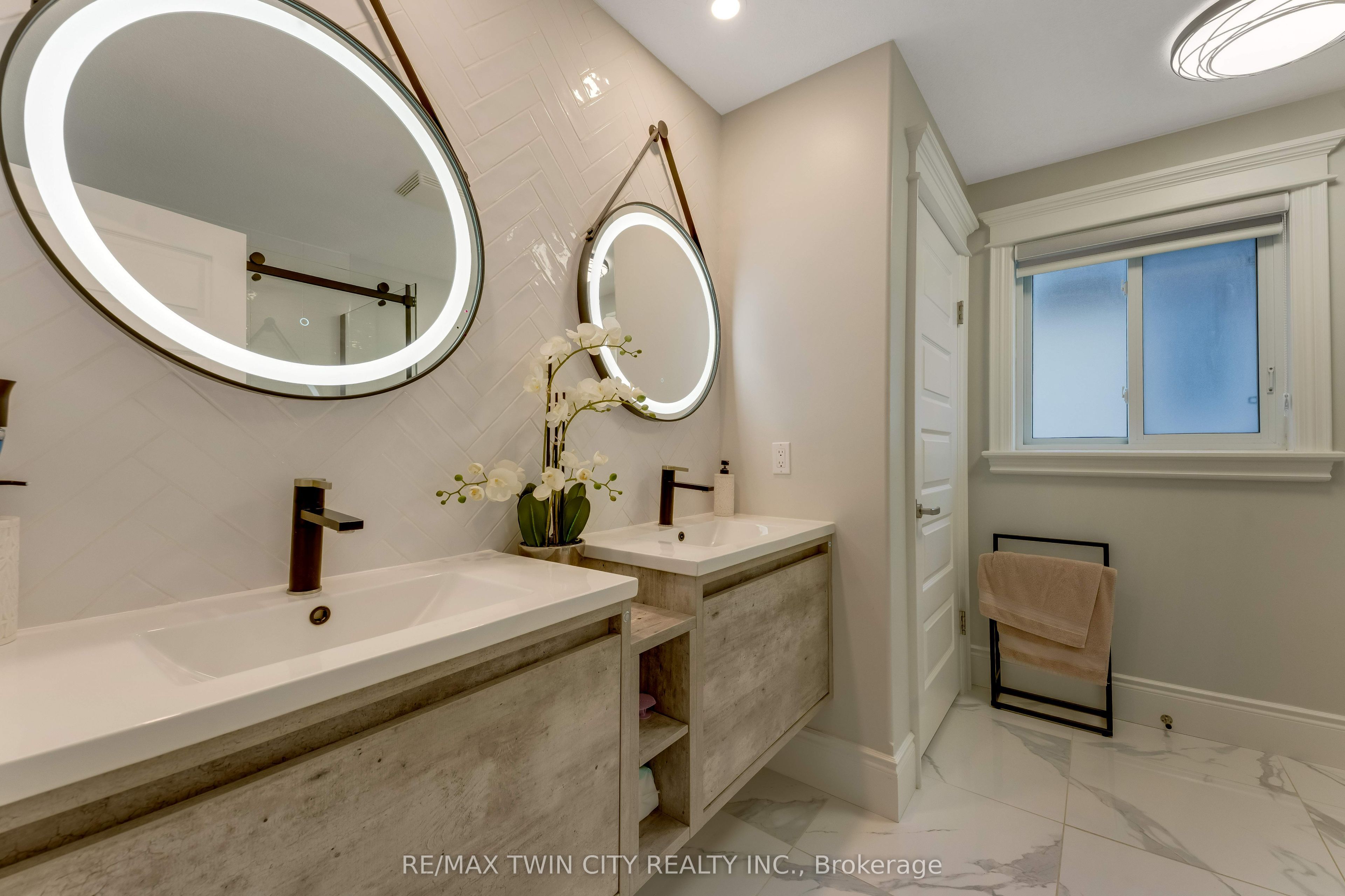 444 Thomas Slee Drive Property Photo 29