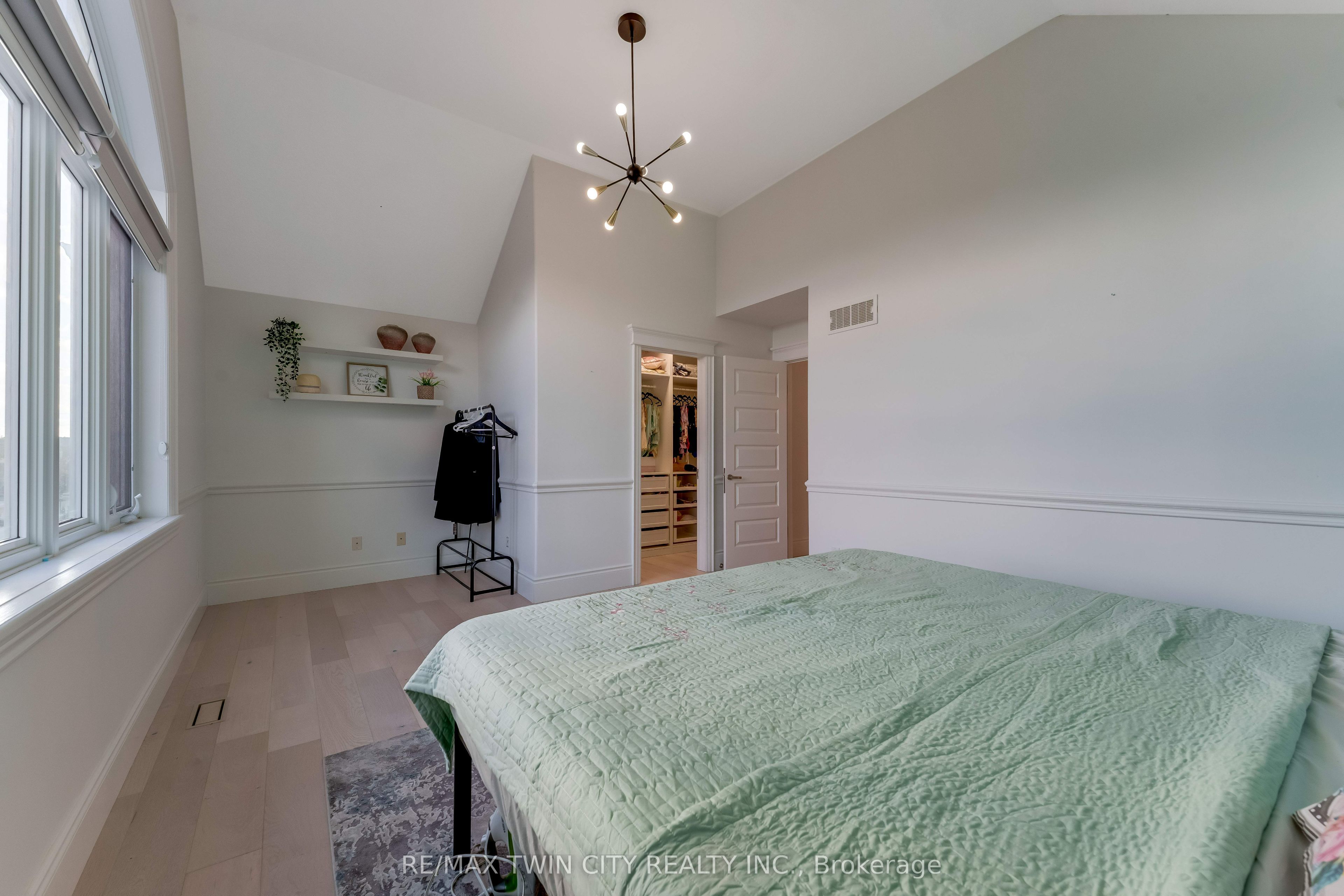 444 Thomas Slee Drive Property Photo 31