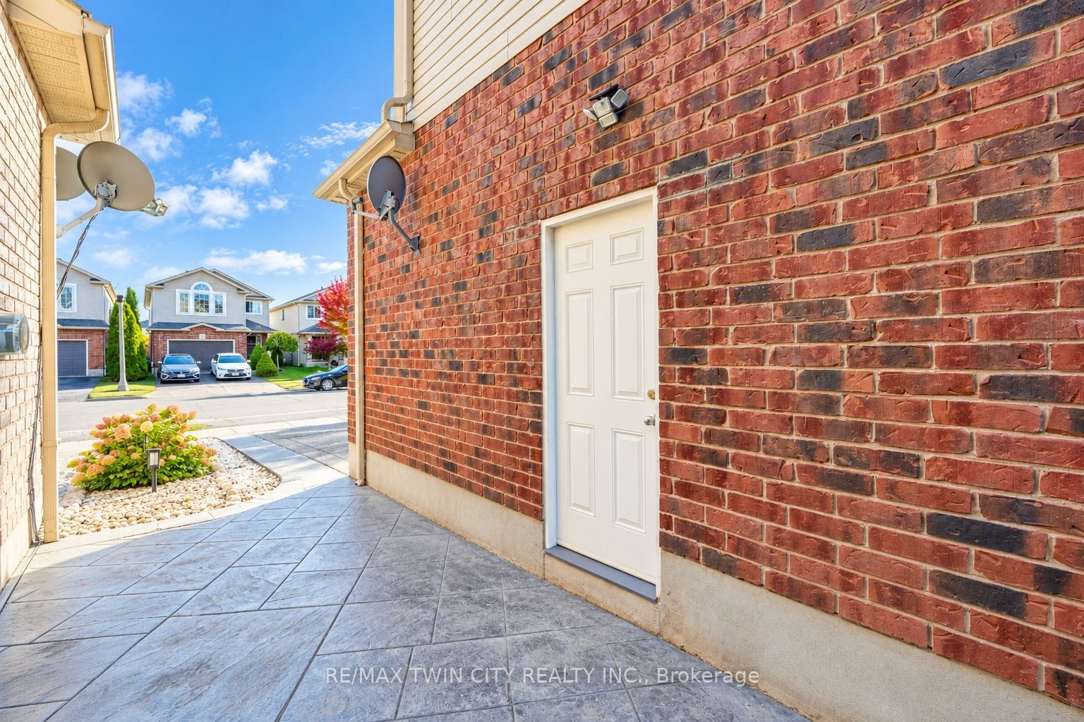 444 Thomas Slee Drive Property Photo 33