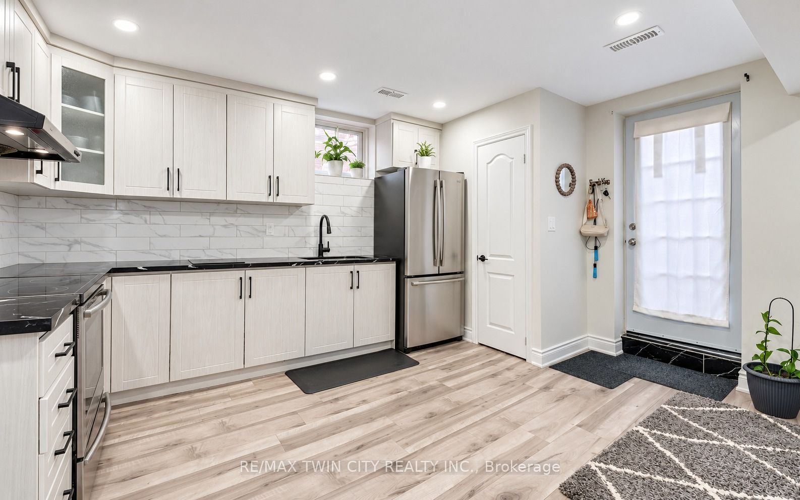 444 Thomas Slee Drive Property Photo 36