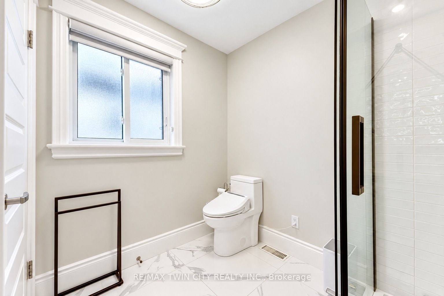 444 Thomas Slee Drive Property Photo 38
