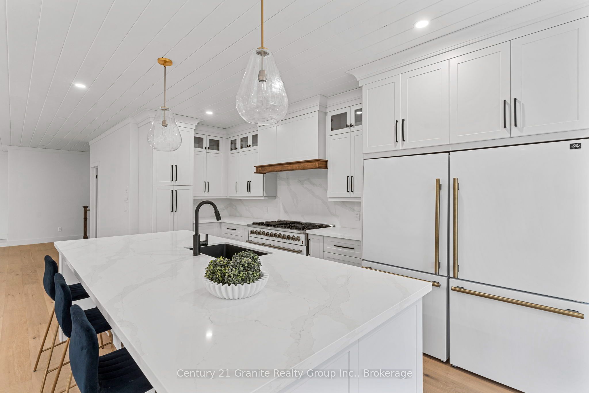 150 College Drive Property Photo 6