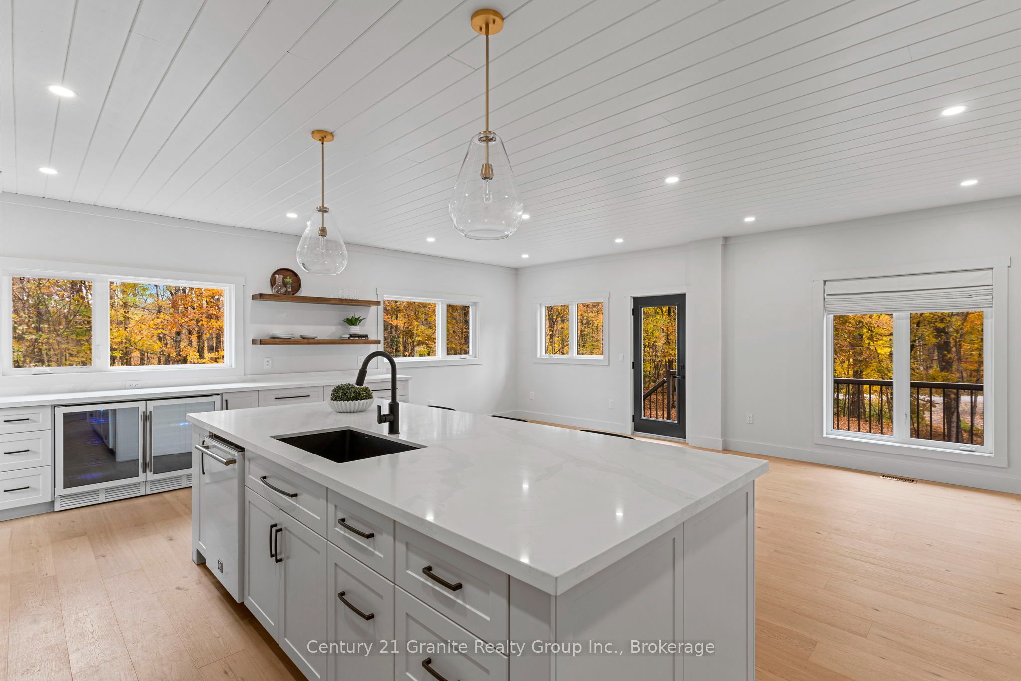 150 College Drive Property Photo 8