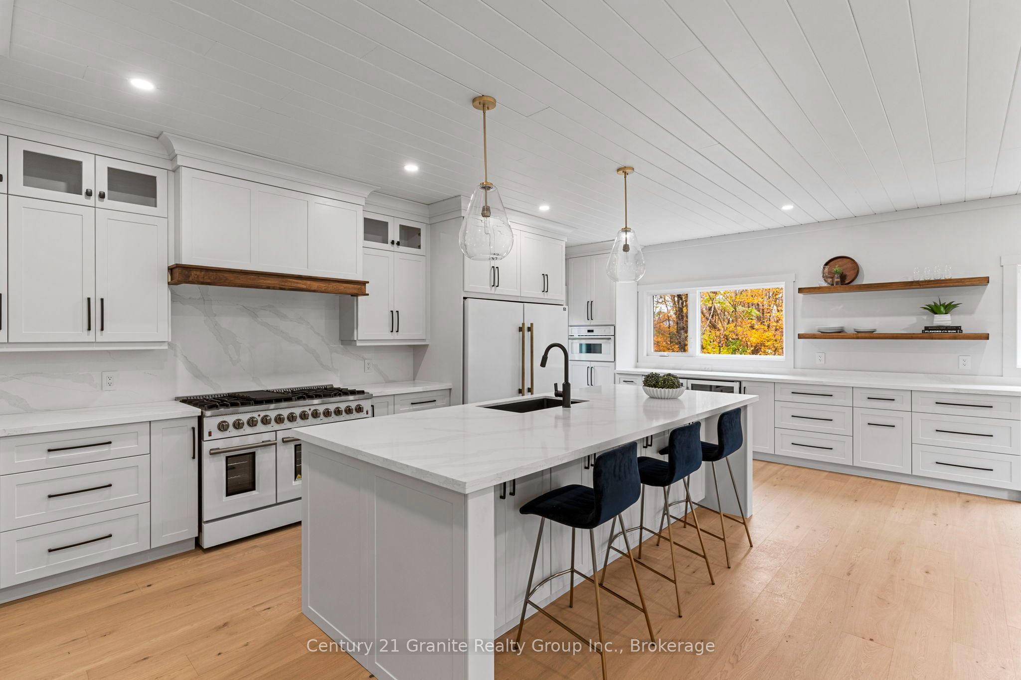 150 College Drive Property Photo 11