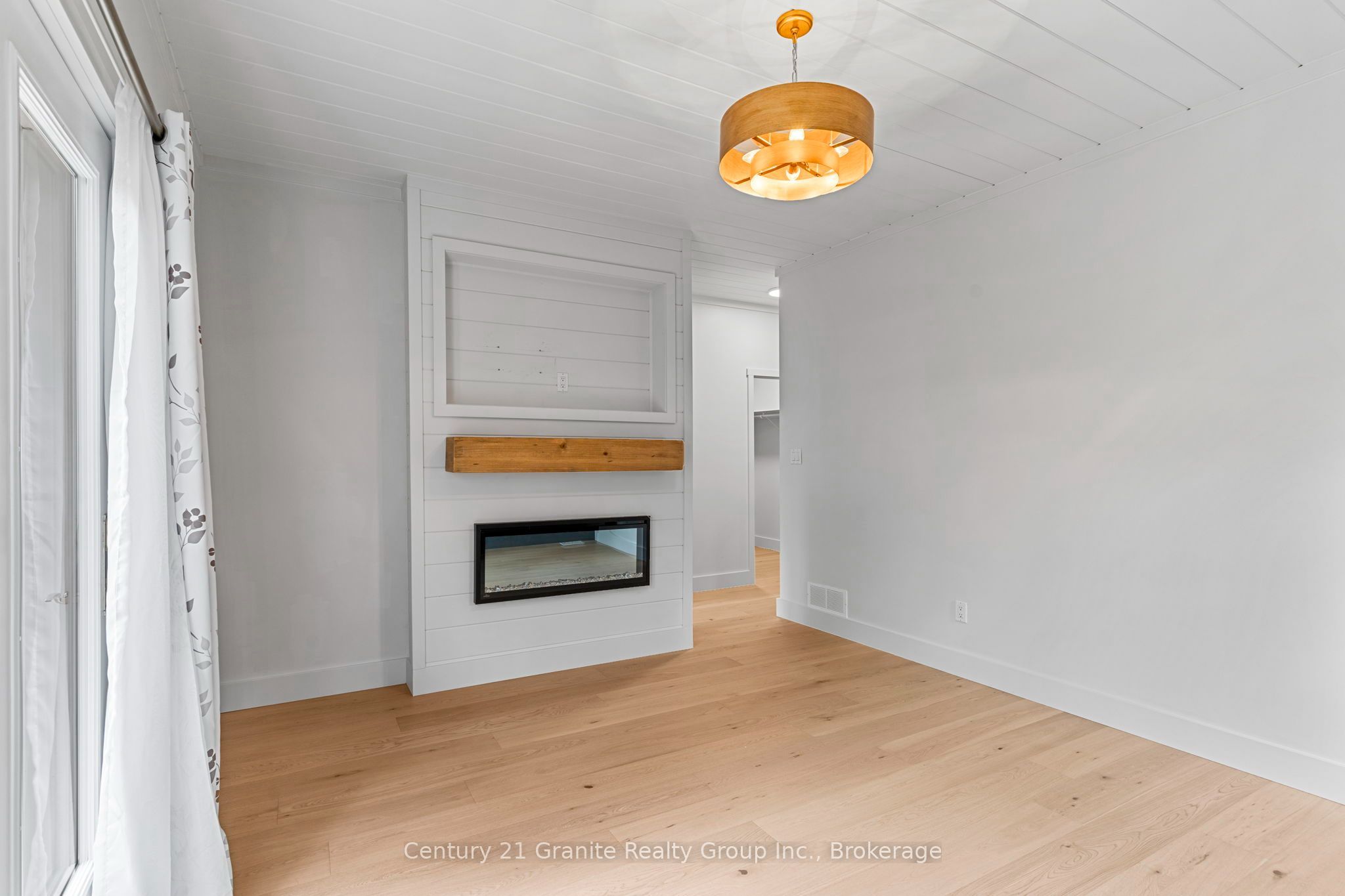 150 College Drive Property Photo 15