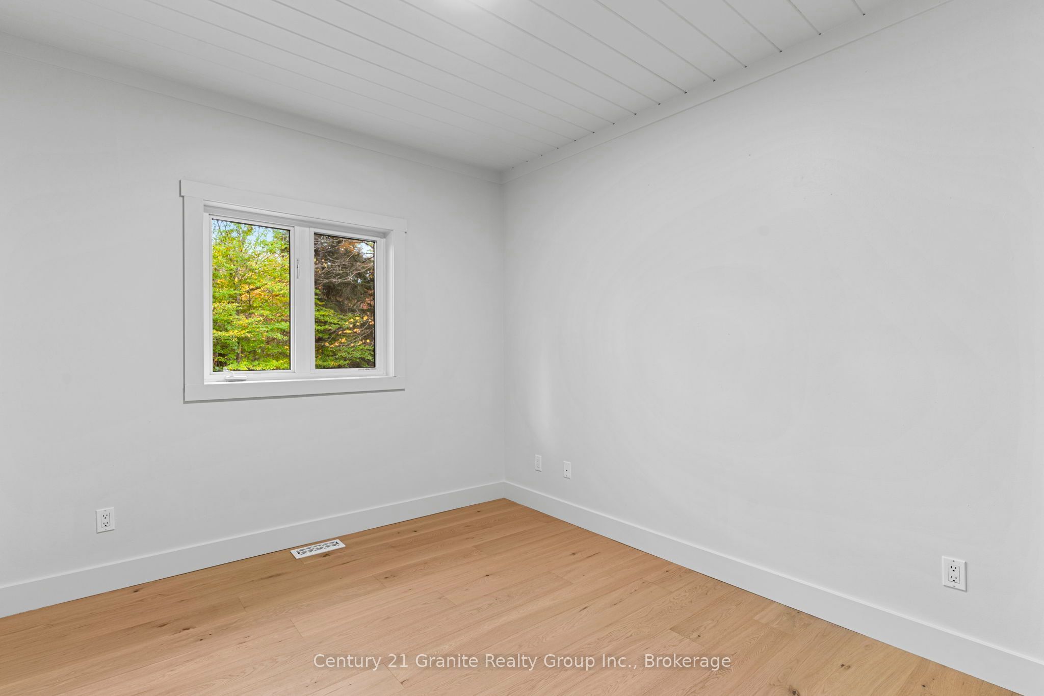 150 College Drive Property Photo 21